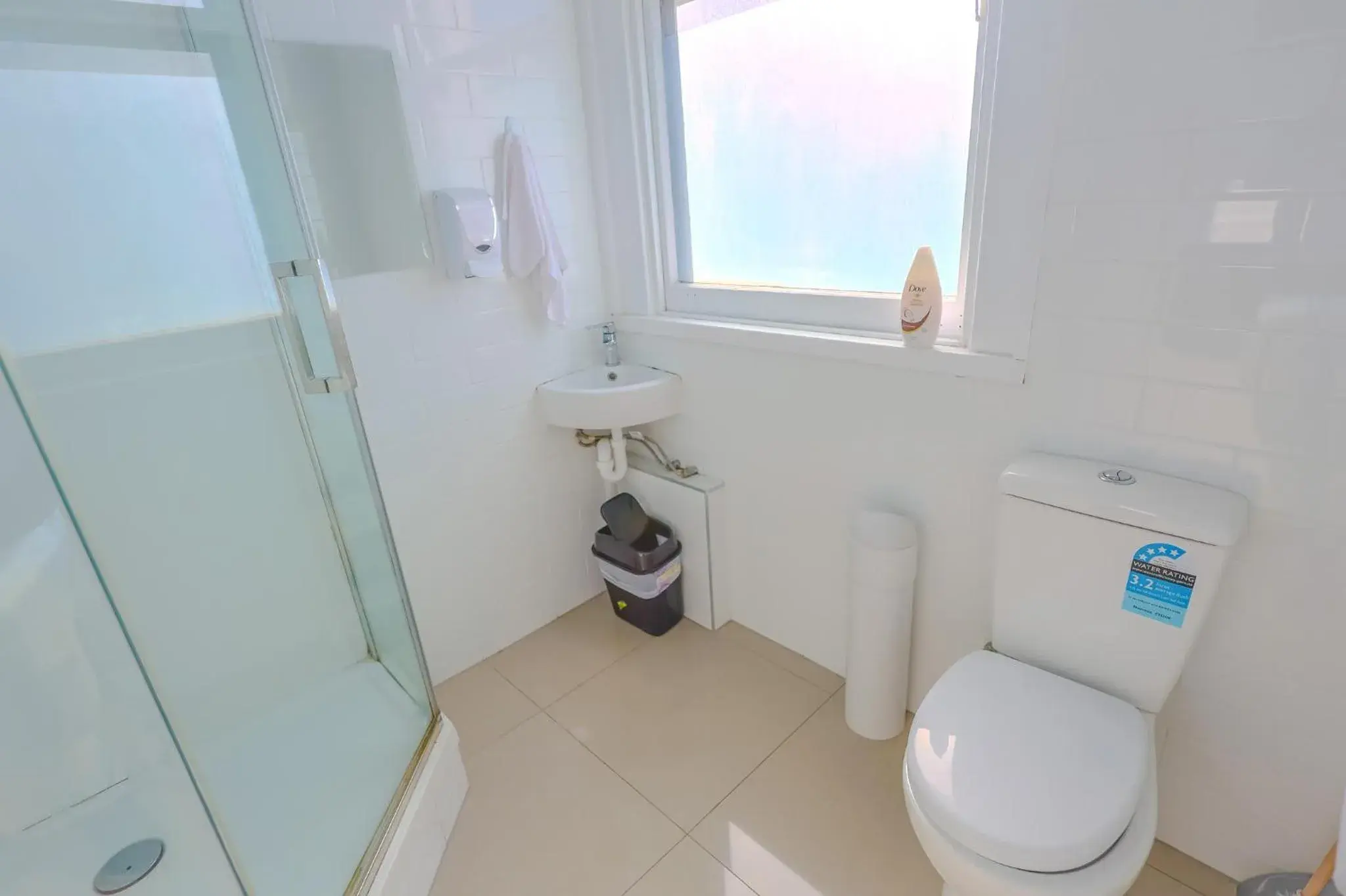 Twin Room with Bathroom - single occupancy in Crashpalace Napier Twin Room with Bathroom - single occupancy in Crashpalace Napier