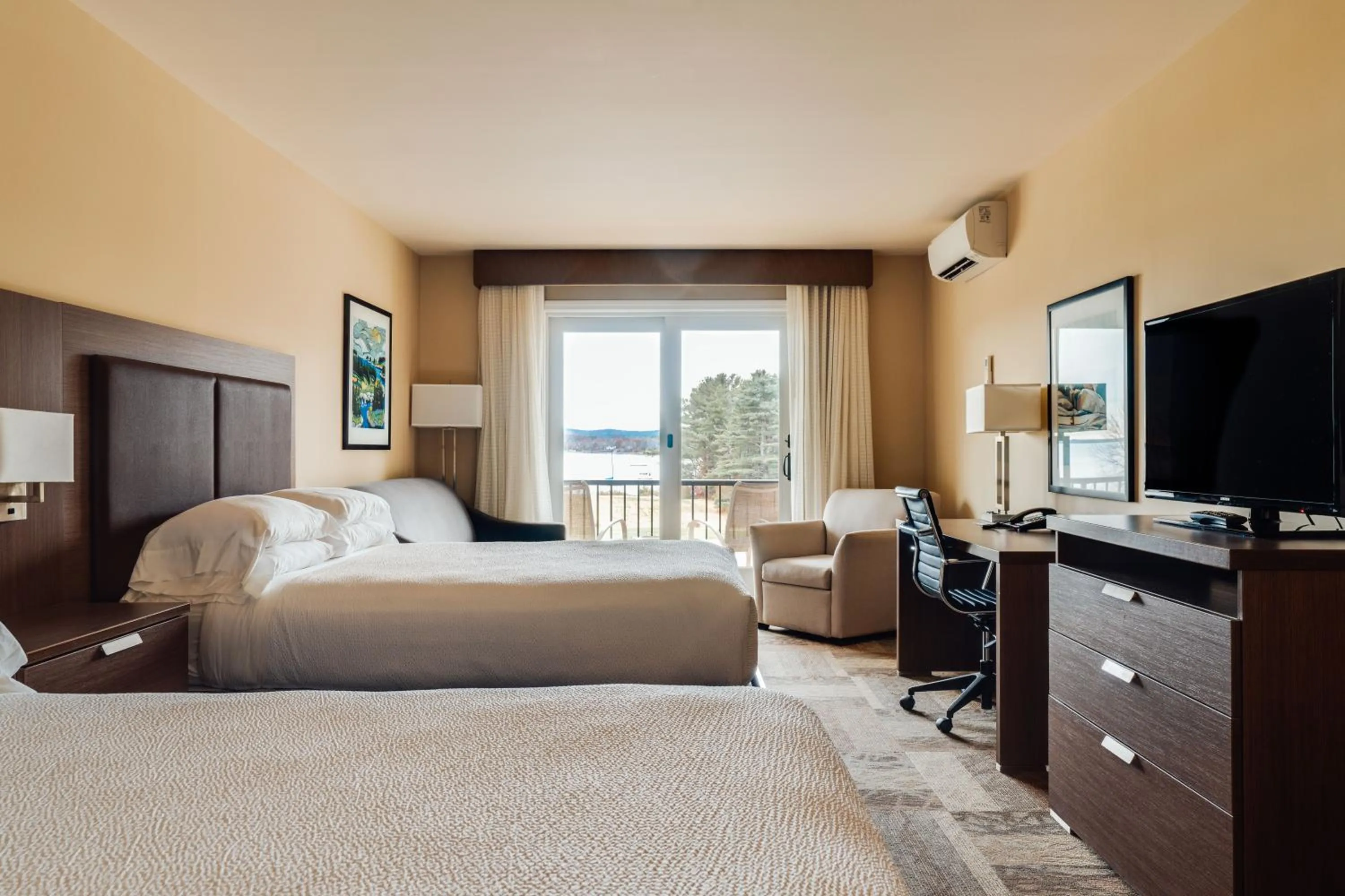 Bedroom, Bed in Belfast Harbor Inn