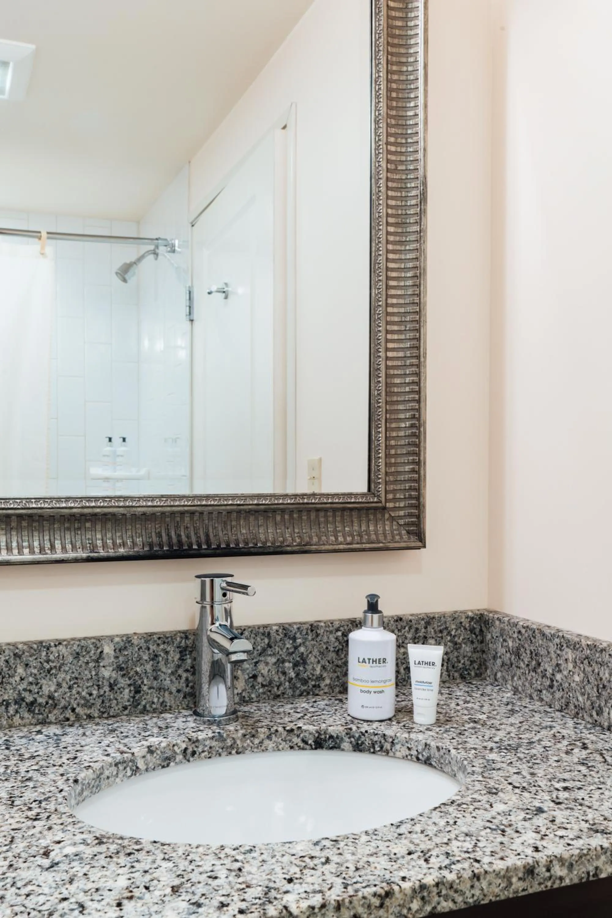 Bathroom in Belfast Harbor Inn
