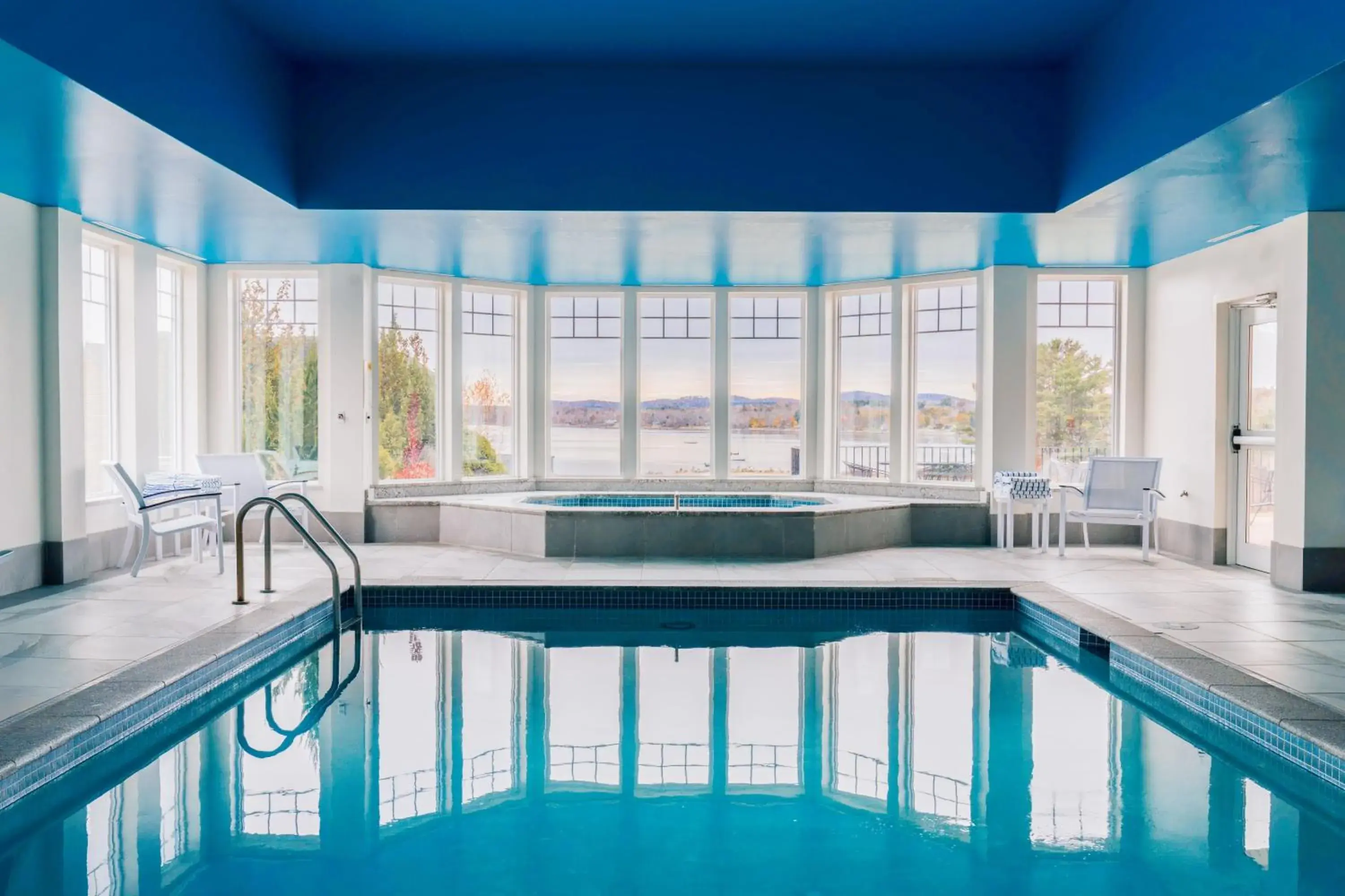 Swimming pool in Belfast Harbor Inn Swimming pool in Belfast Harbor Inn