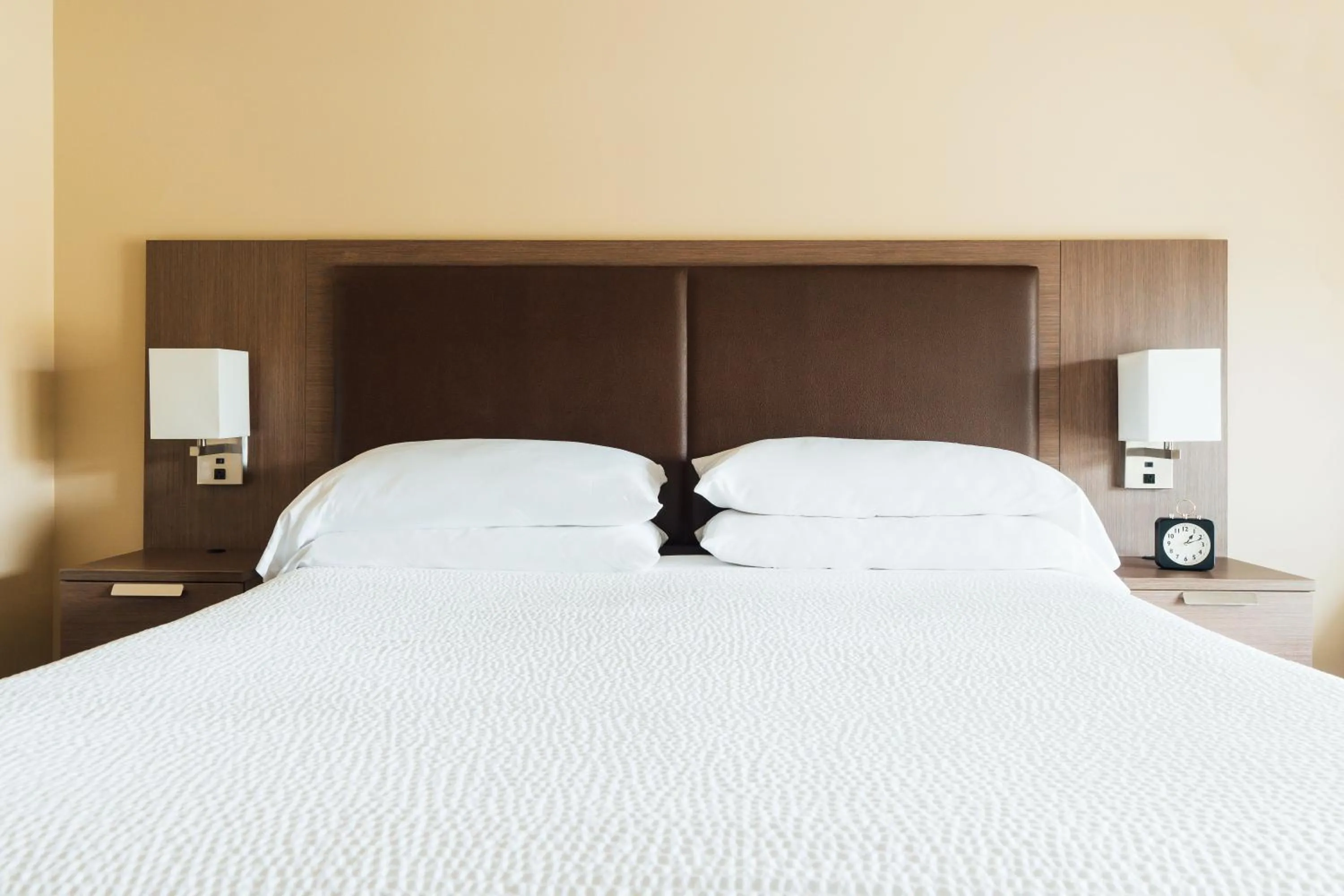 Bedroom, Bed in Belfast Harbor Inn