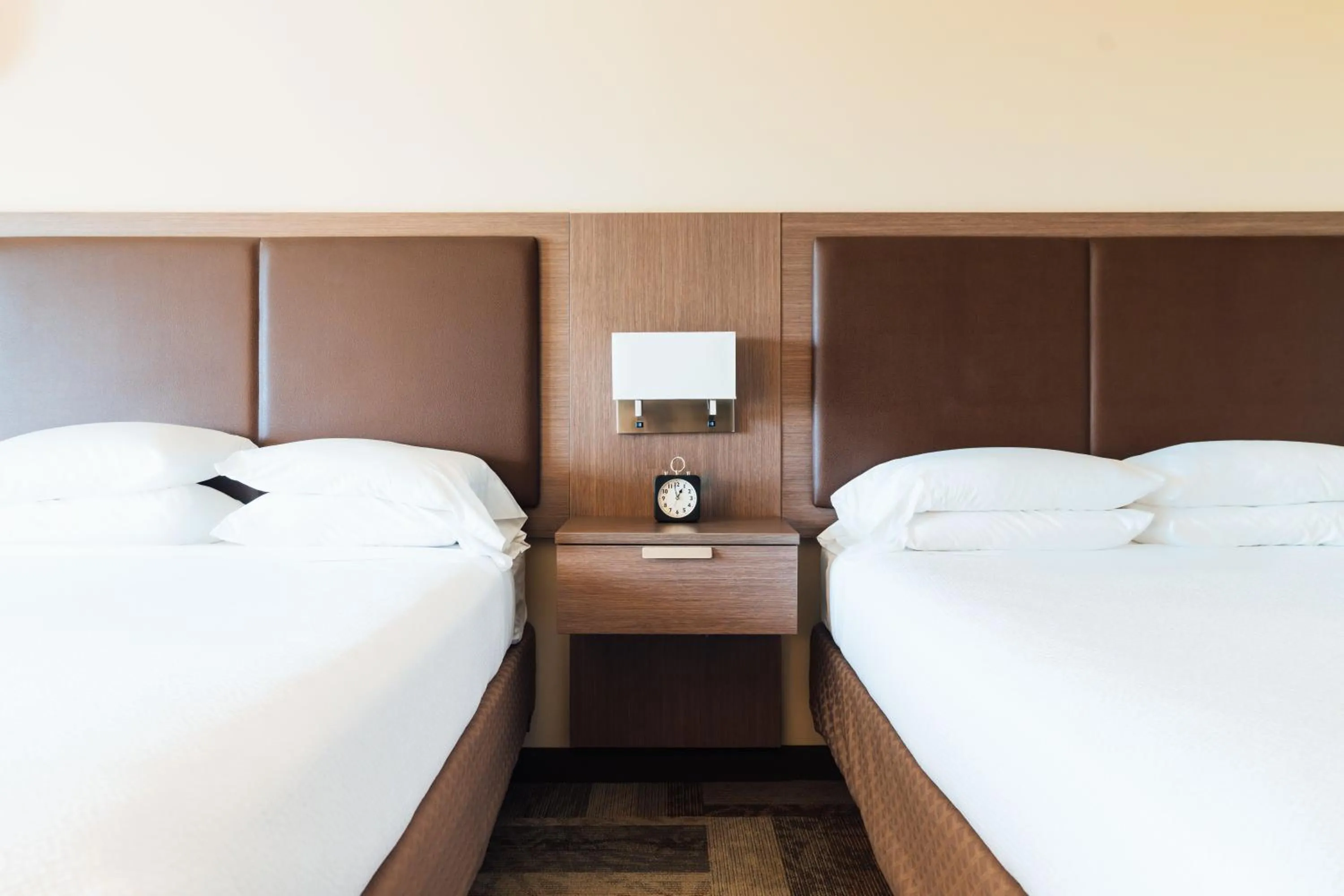 Bedroom, Bed in Belfast Harbor Inn