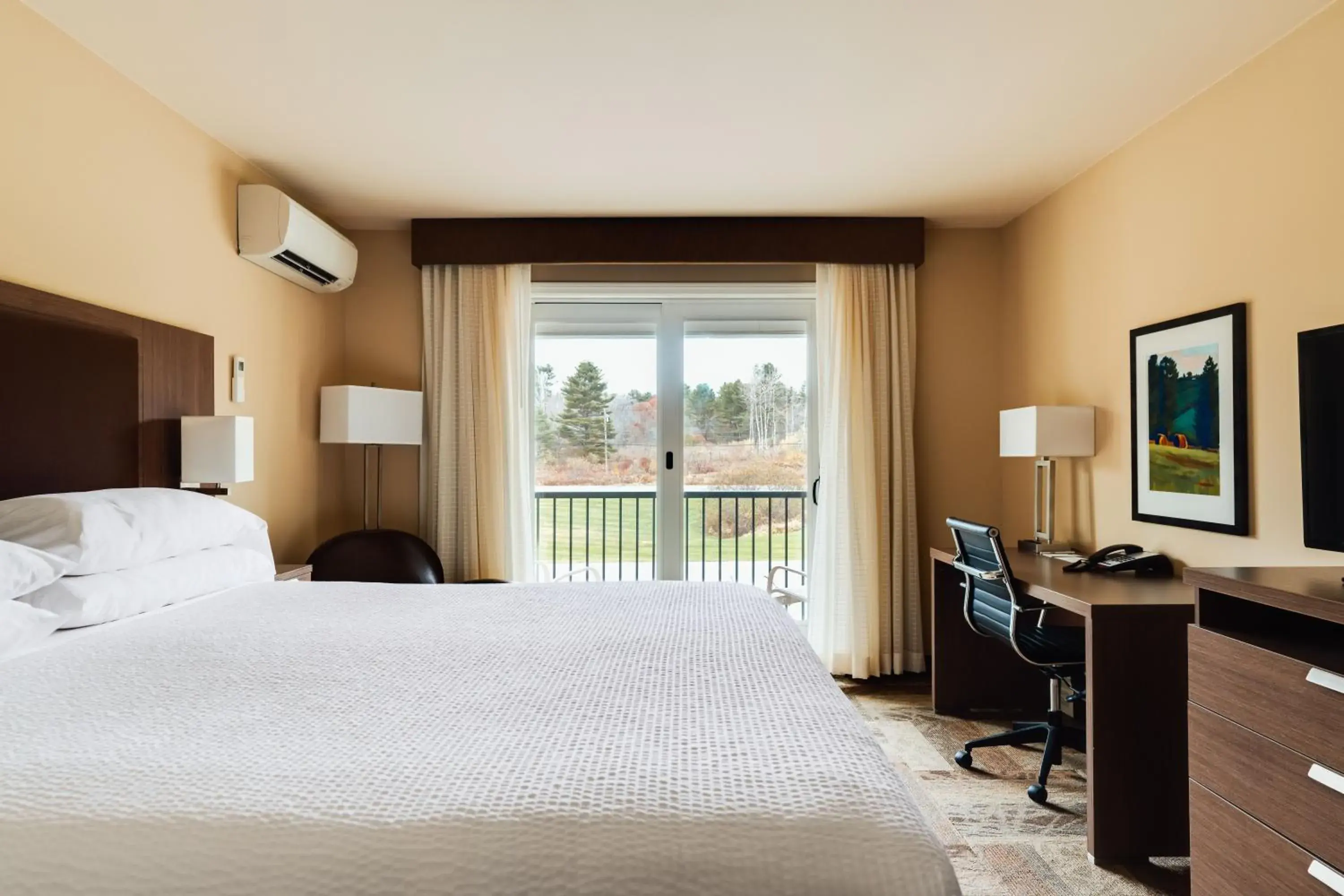 Bedroom, Bed in Belfast Harbor Inn Bedroom, Bed in Belfast Harbor Inn