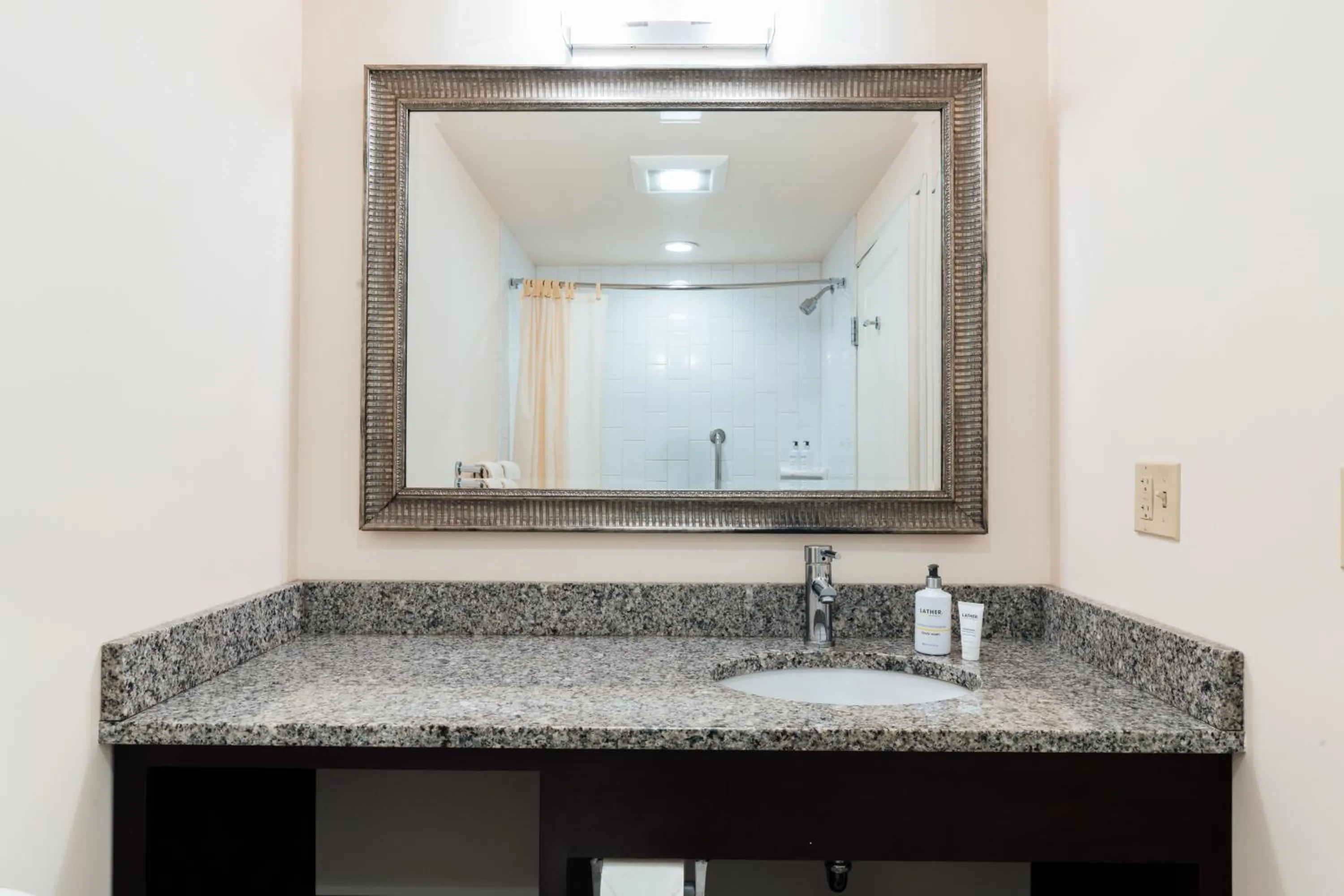 Bathroom in Belfast Harbor Inn