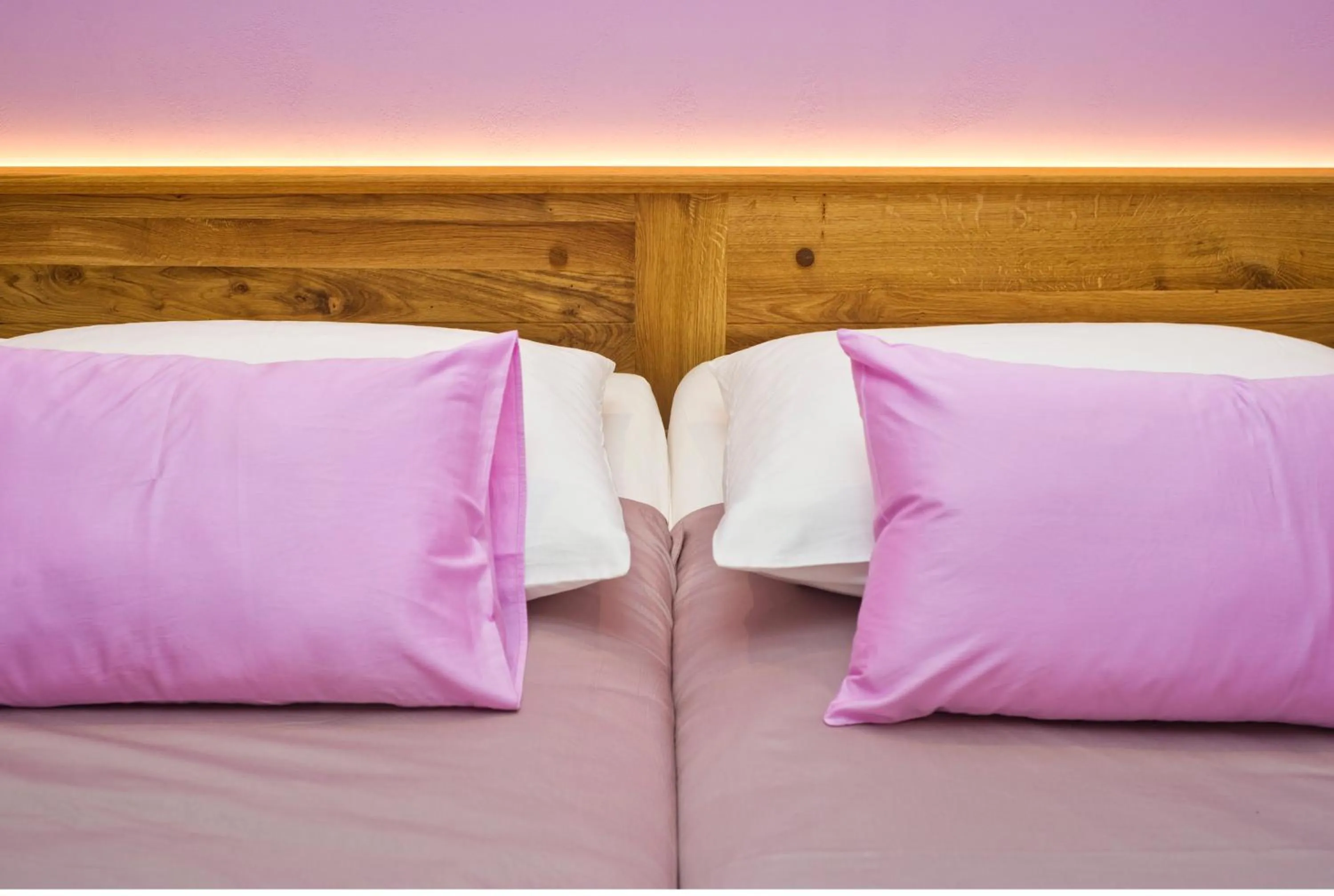 Bedroom, Bed in Majerija