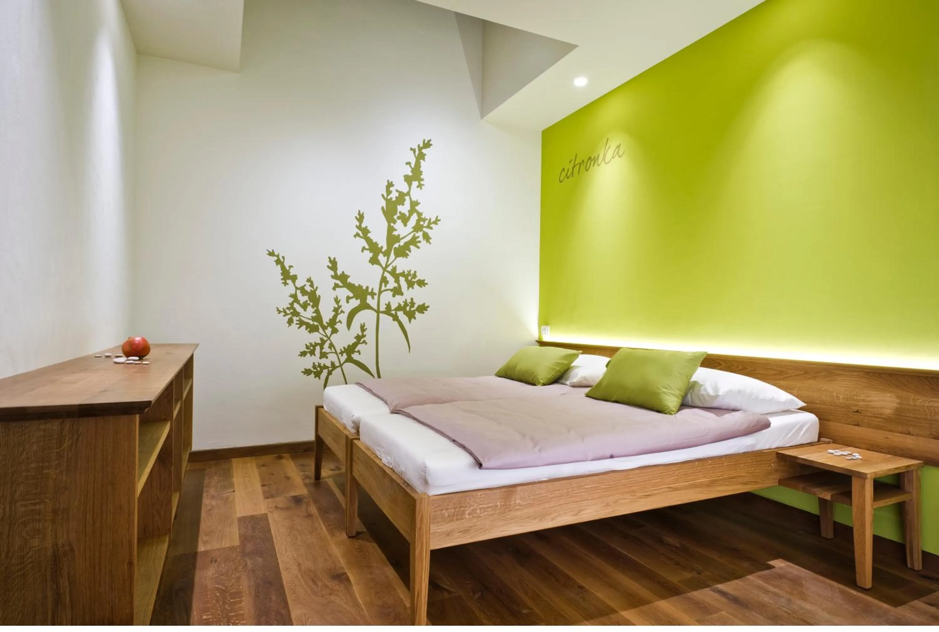 Bedroom, Bed in Majerija