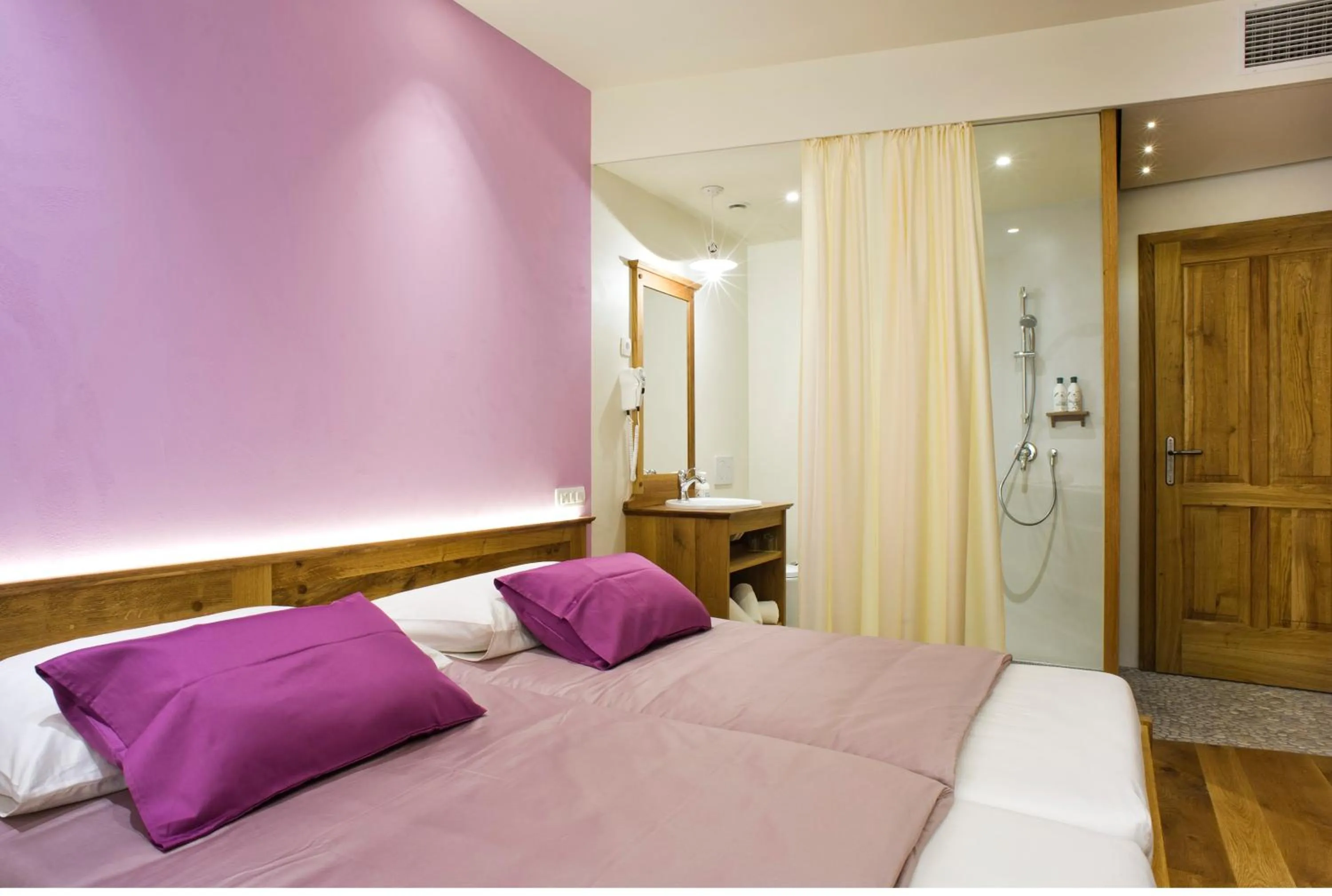 Bedroom, Bed in Majerija