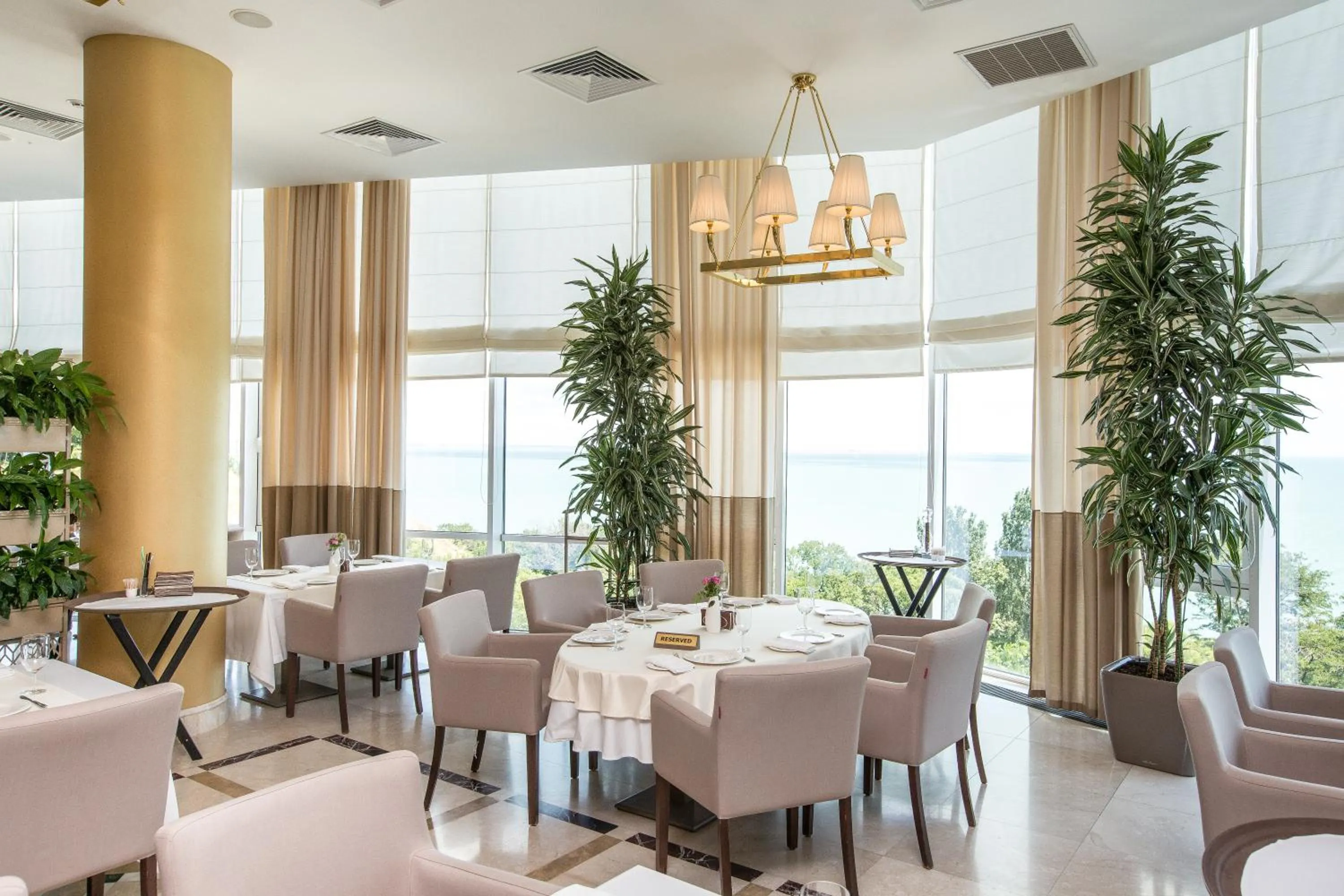 Restaurant/places to eat in KADORR Hotel Resort & Spa