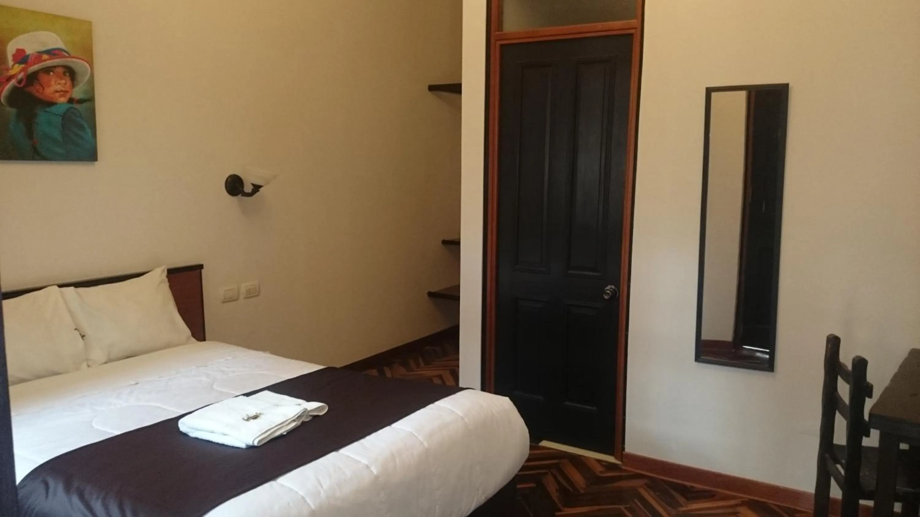 Bedroom, Bed in Colonial Plaza Hotel