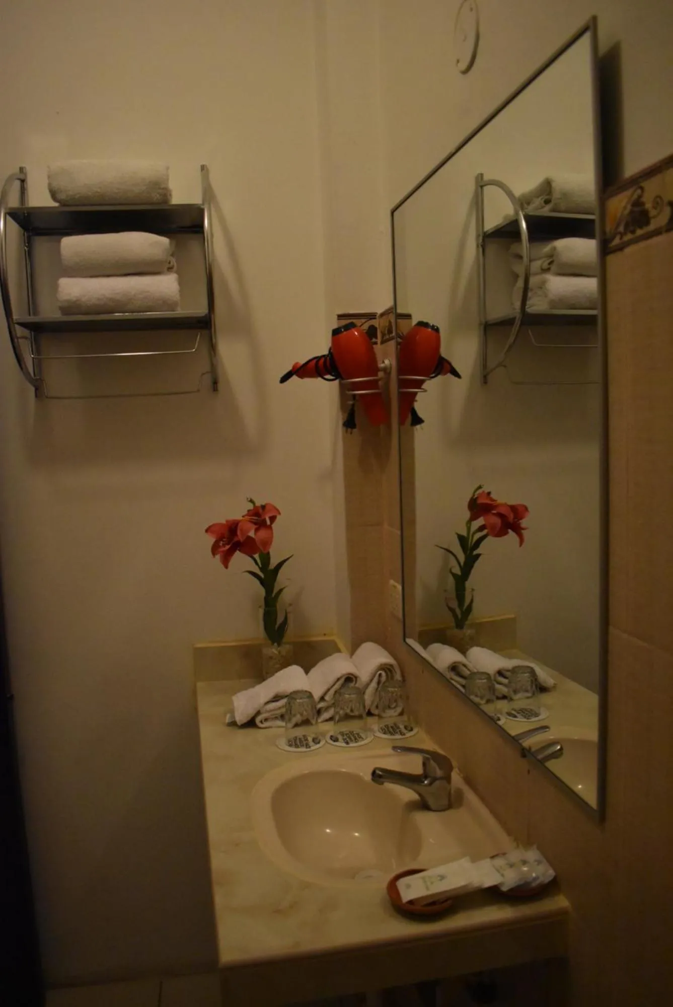 Bathroom in Colonial Plaza Hotel