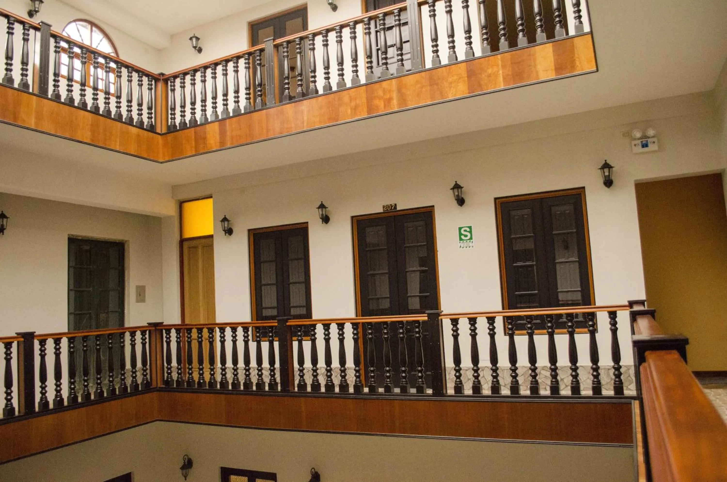 Balcony/Terrace in Colonial Plaza Hotel