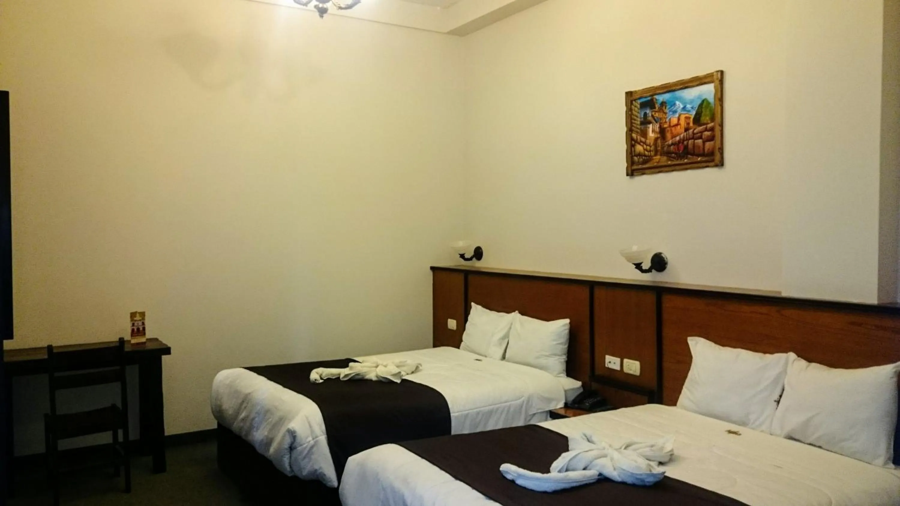 Bedroom, Bed in Colonial Plaza Hotel