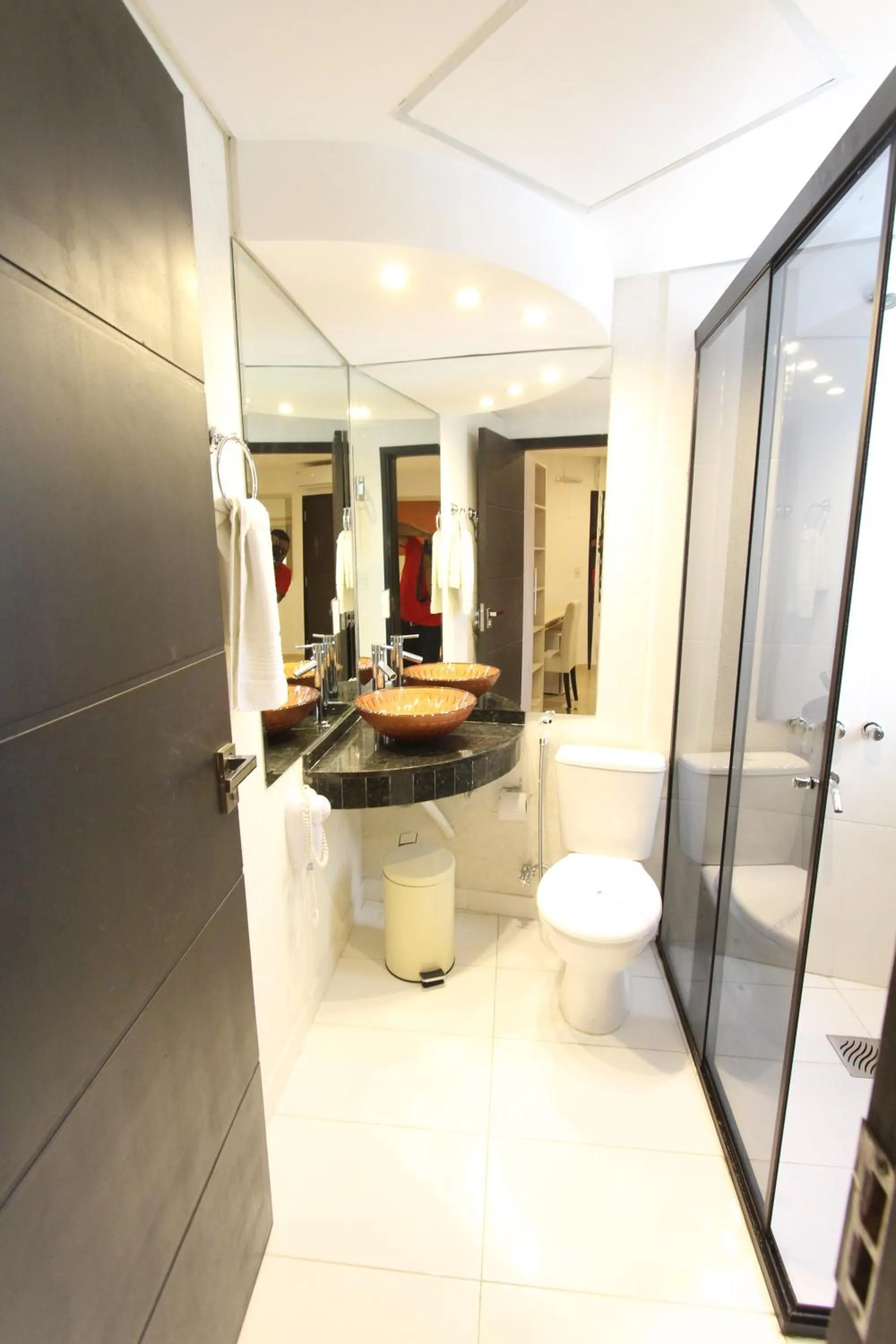 Shower in Danieri Asunción Hotel