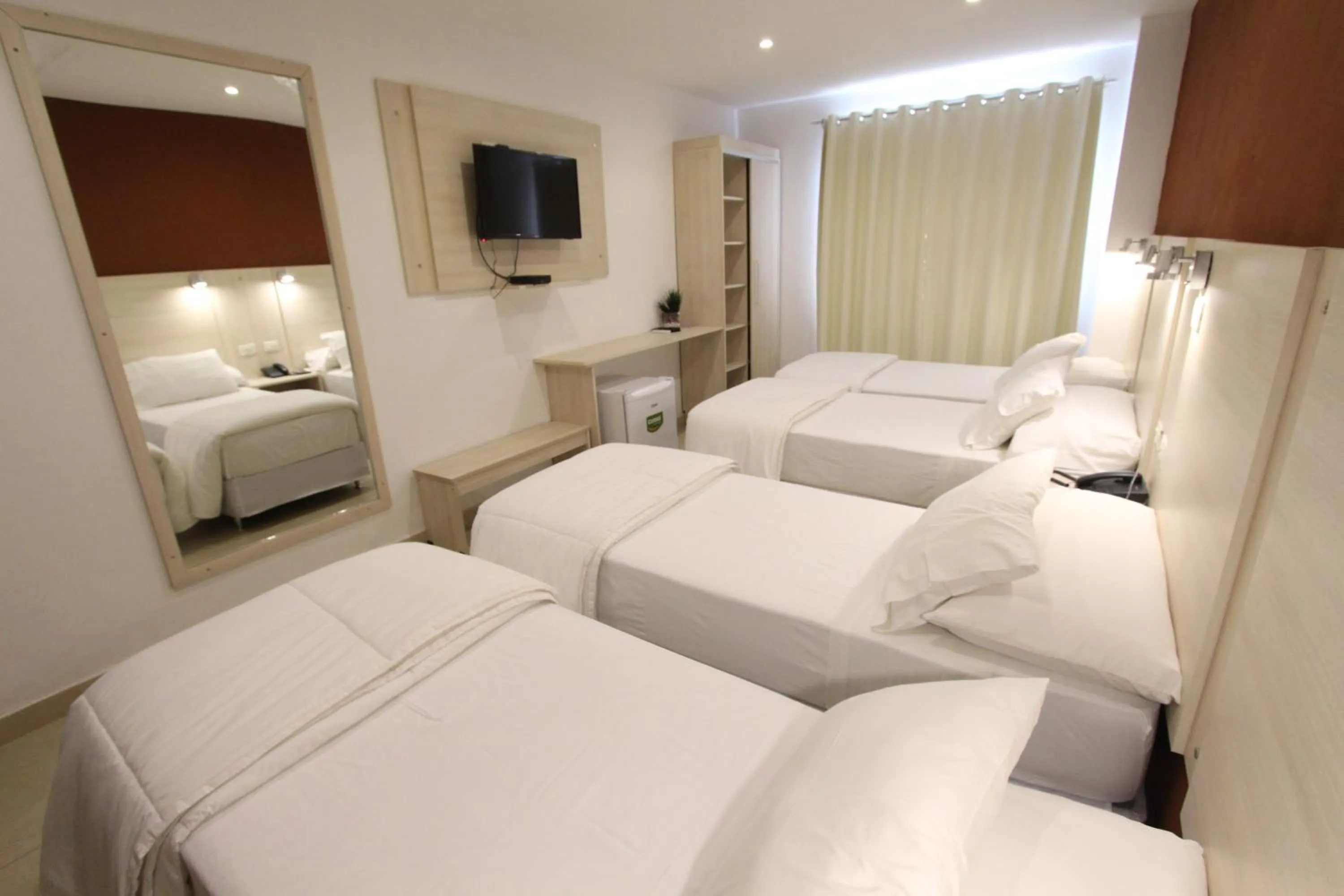 TV and multimedia, Bed in Danieri Asunción Hotel