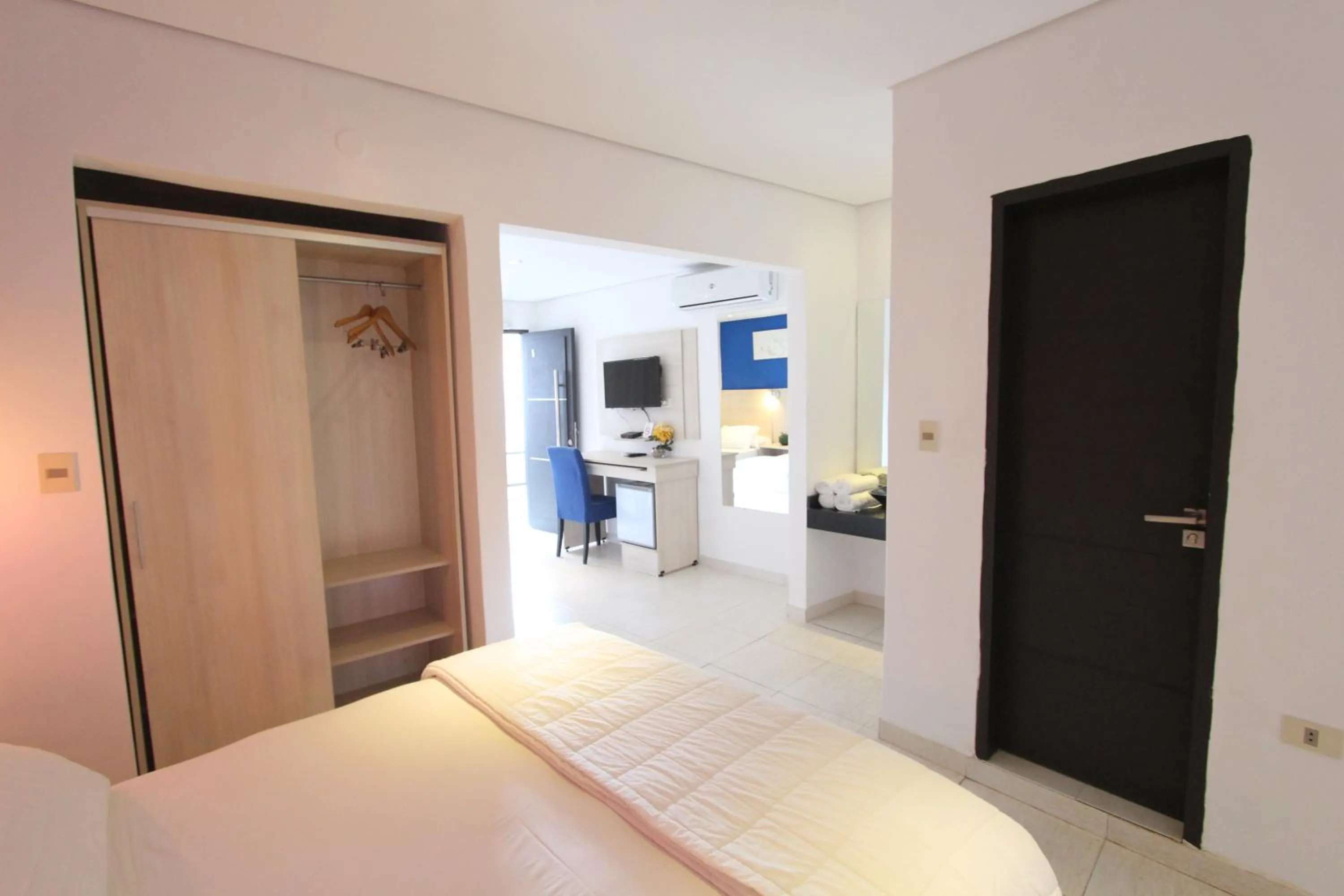 Bedroom, Bed in Danieri Asunción Hotel