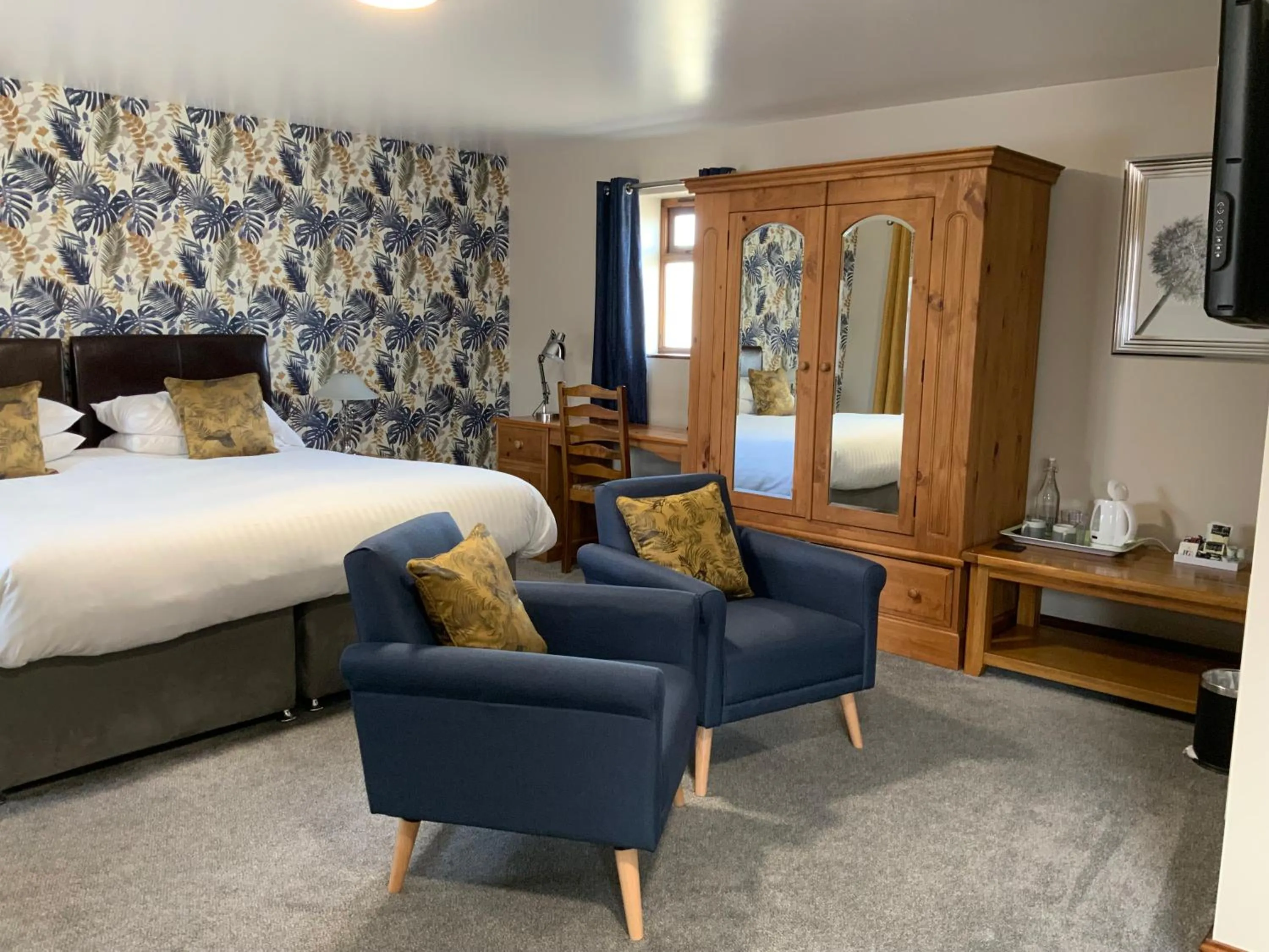 Photo of the whole room, Bed in The Red Lion Inn Partney