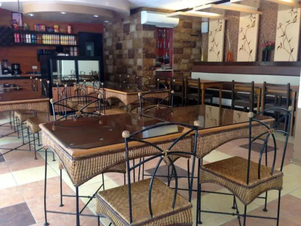 Restaurant/places to eat in Hotel Palwa Restaurant/places to eat in Hotel Palwa