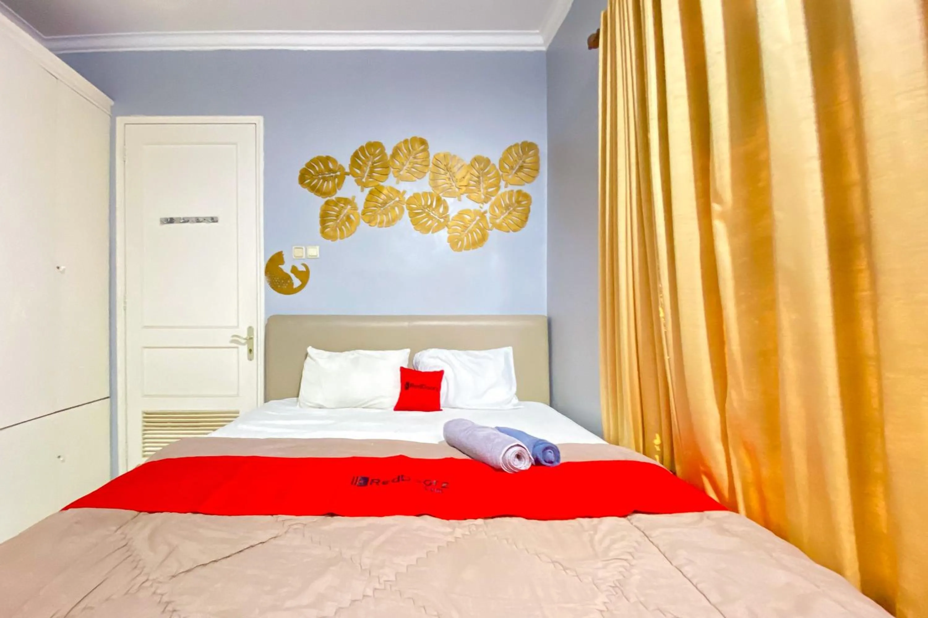 RedDoorz Near Taman Bunga Nusantara 2