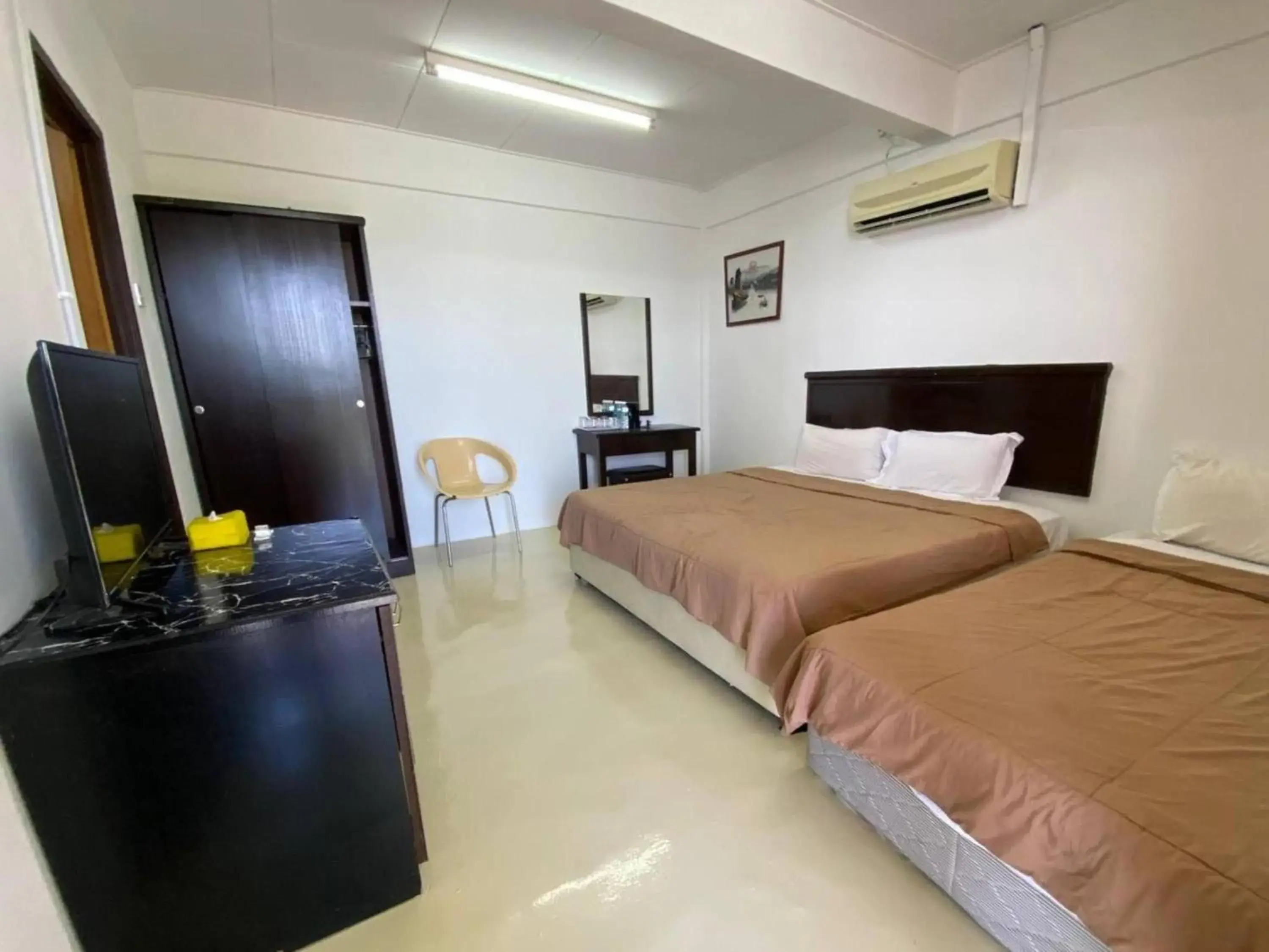 Bedroom, Bed in Capital O 91094 Hotel & Chalet Sportfishing Bedroom, Bed in Capital O 91094 Hotel & Chalet Sportfishing