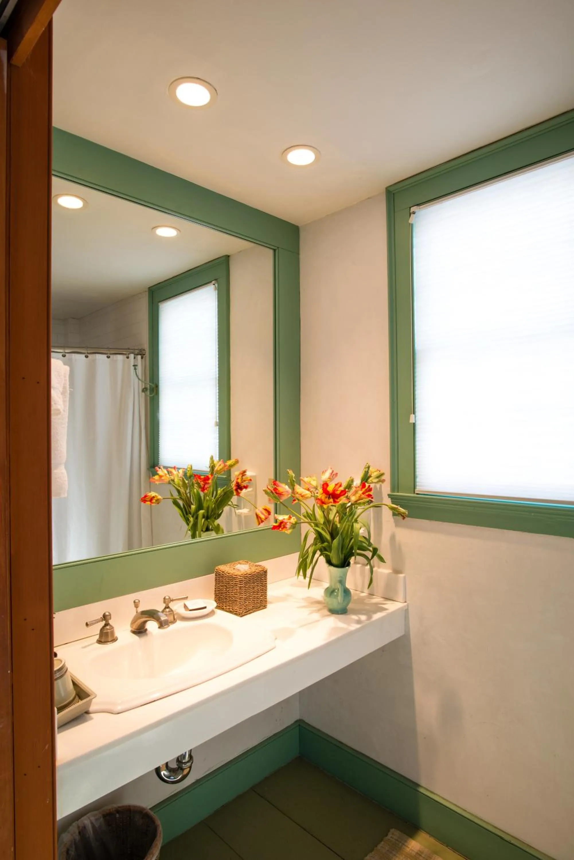 Day in The Old Inn On The Green