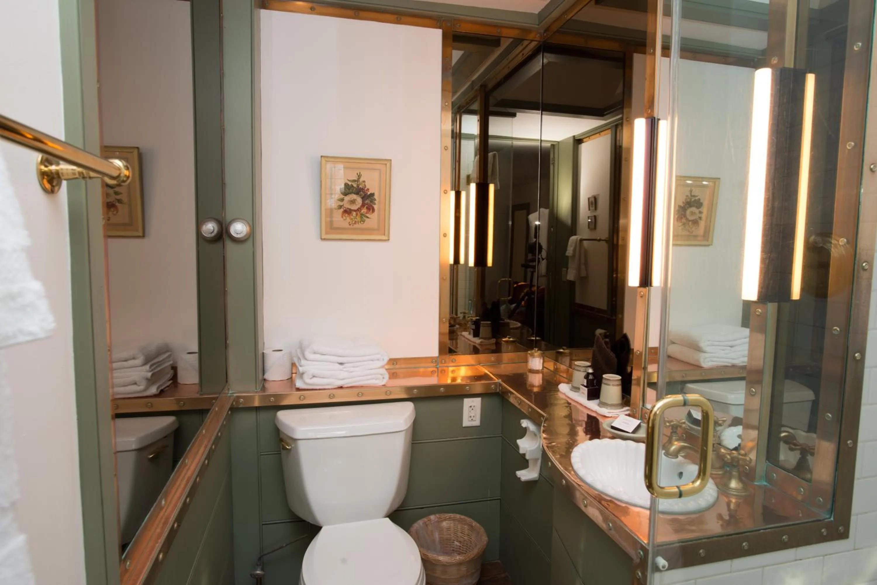 Bathroom in The Old Inn On The Green