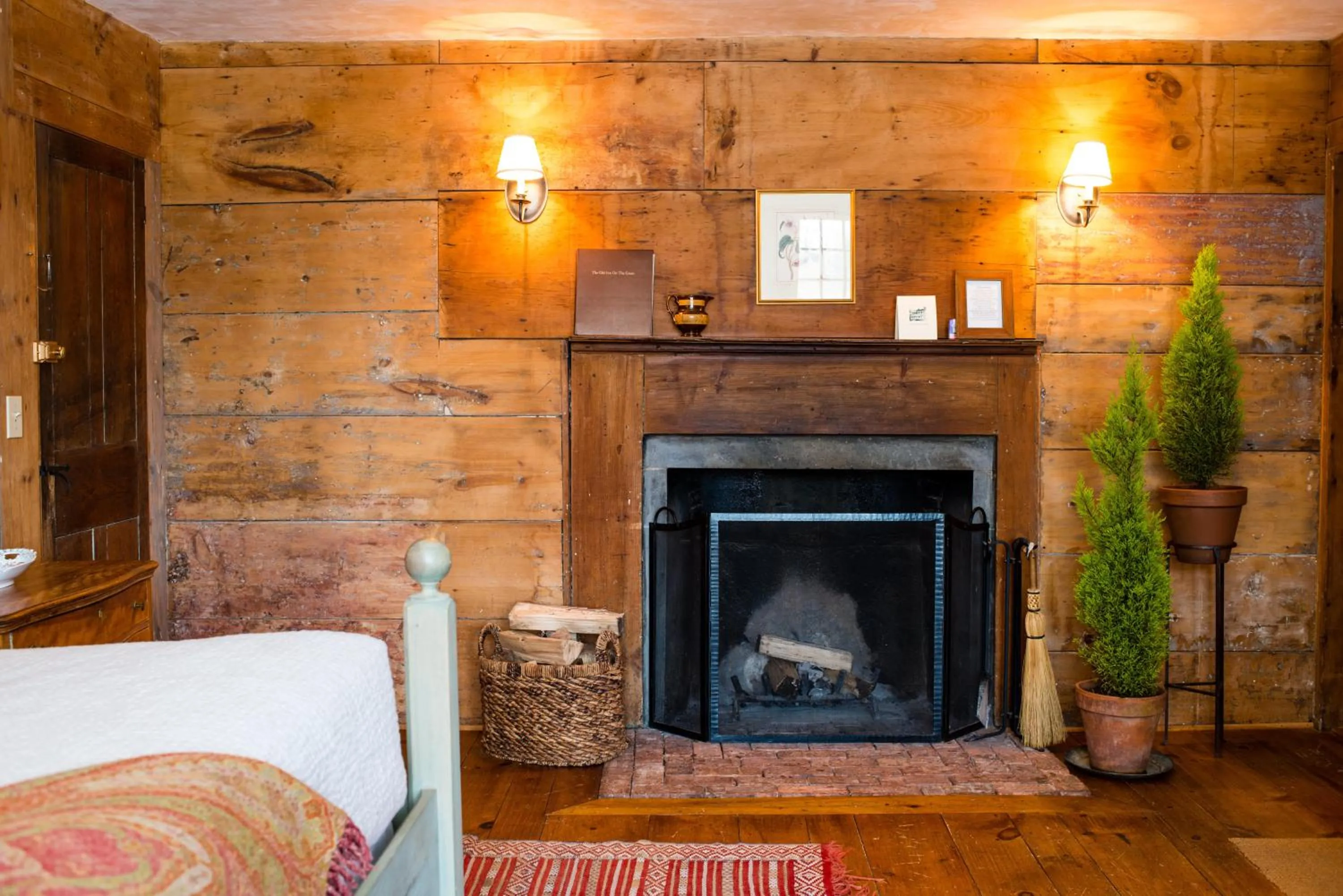 Decorative detail, Bed in The Old Inn On The Green