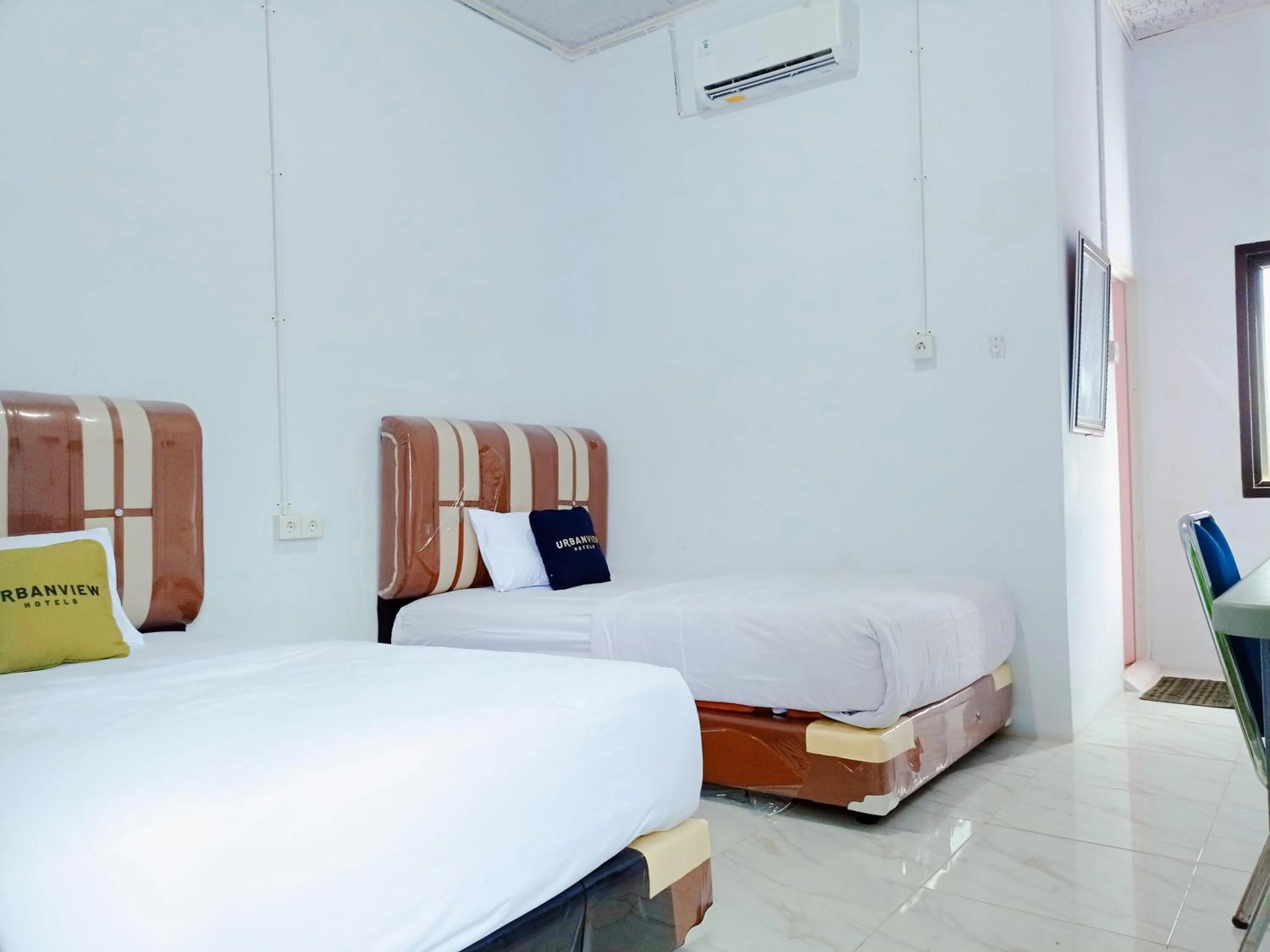 Bedroom, Bed in Urbanview Hotel at Guest House Bukit Sion Bengkulu