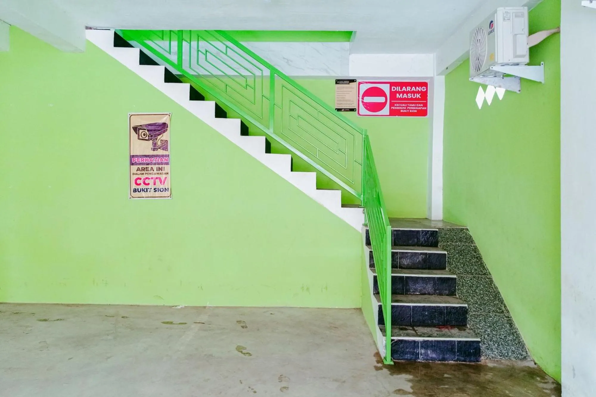 Property building in Urbanview Hotel at Guest House Bukit Sion Bengkulu