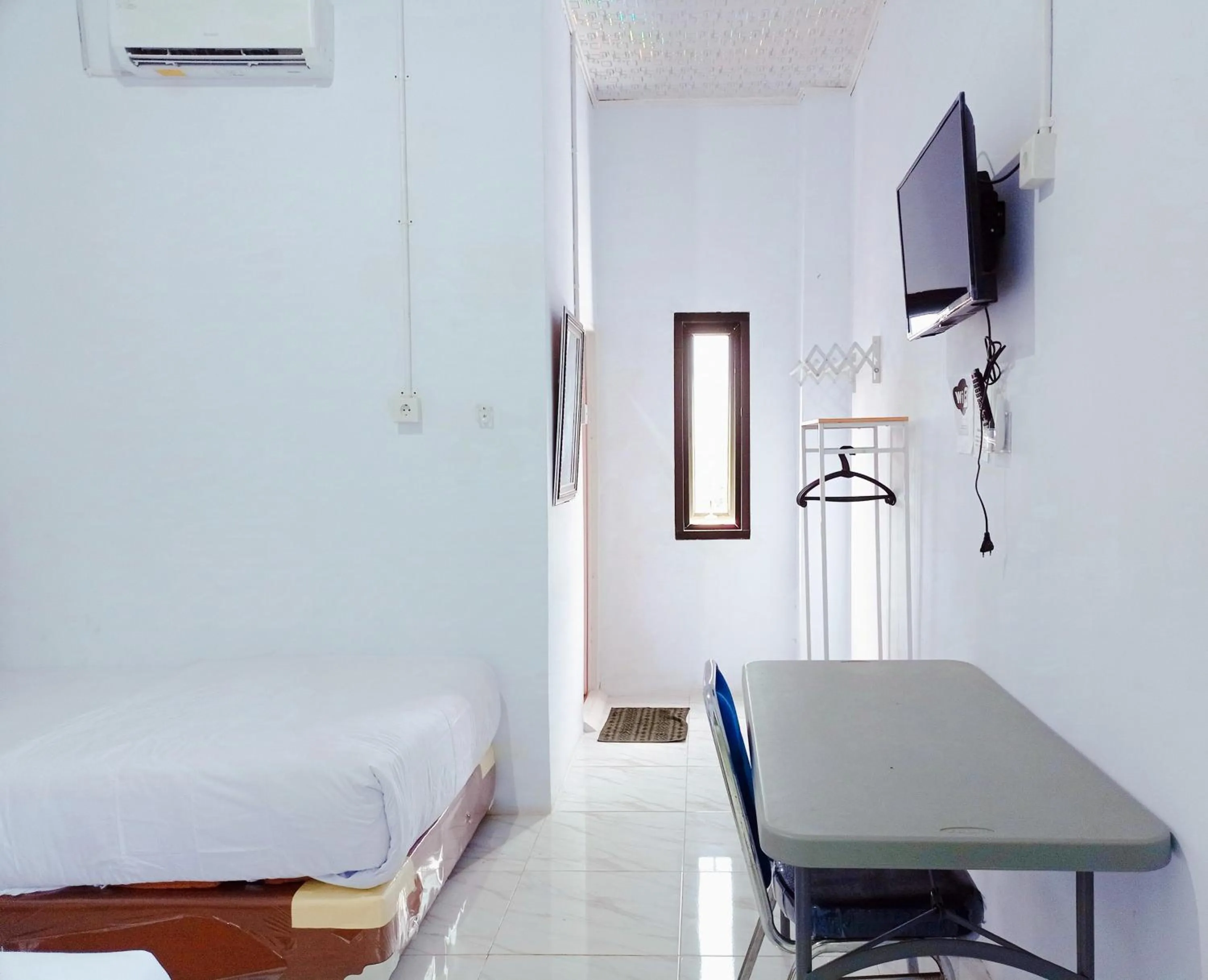Bedroom, Bed in Urbanview Hotel at Guest House Bukit Sion Bengkulu
