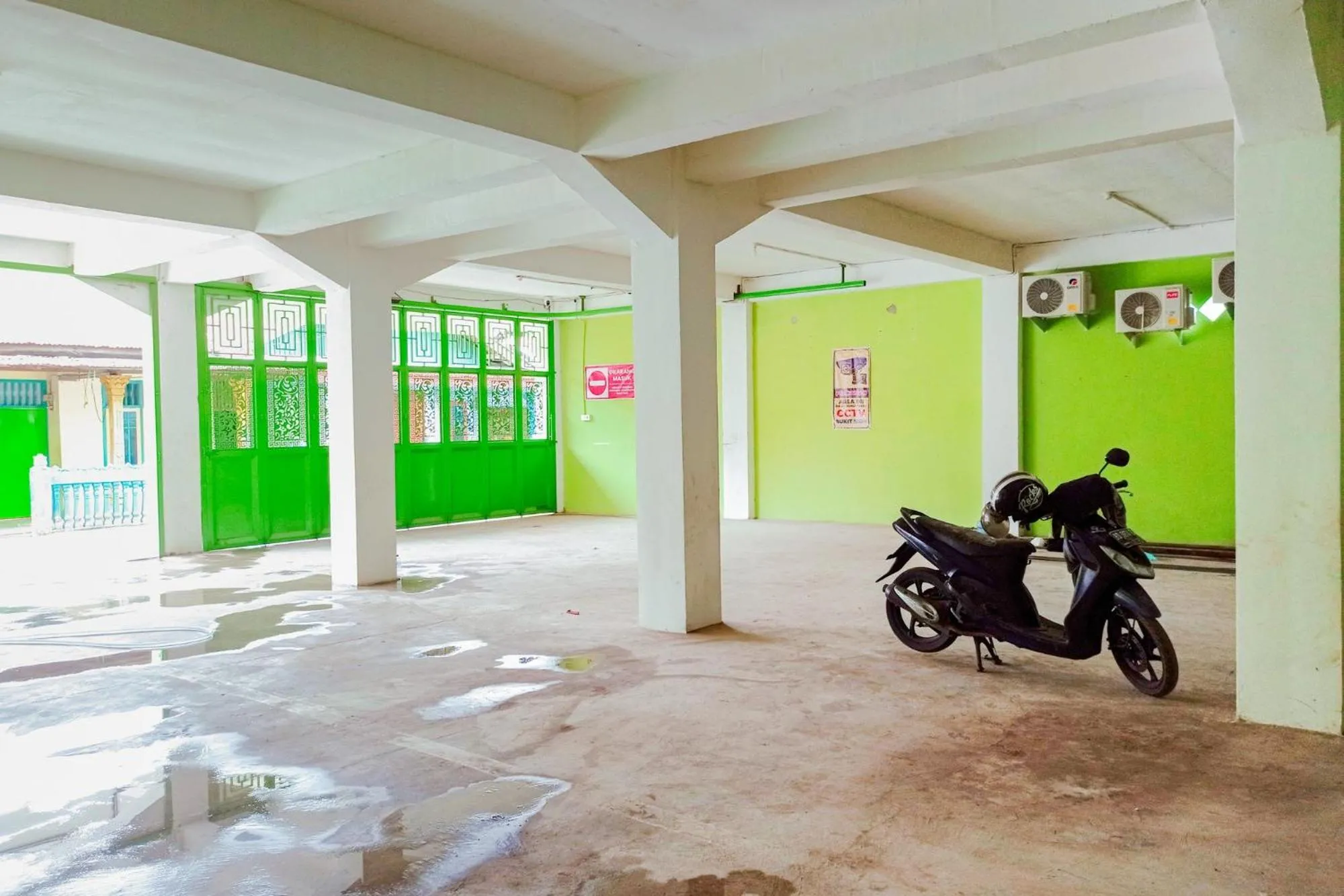 Parking in Urbanview Hotel at Guest House Bukit Sion Bengkulu