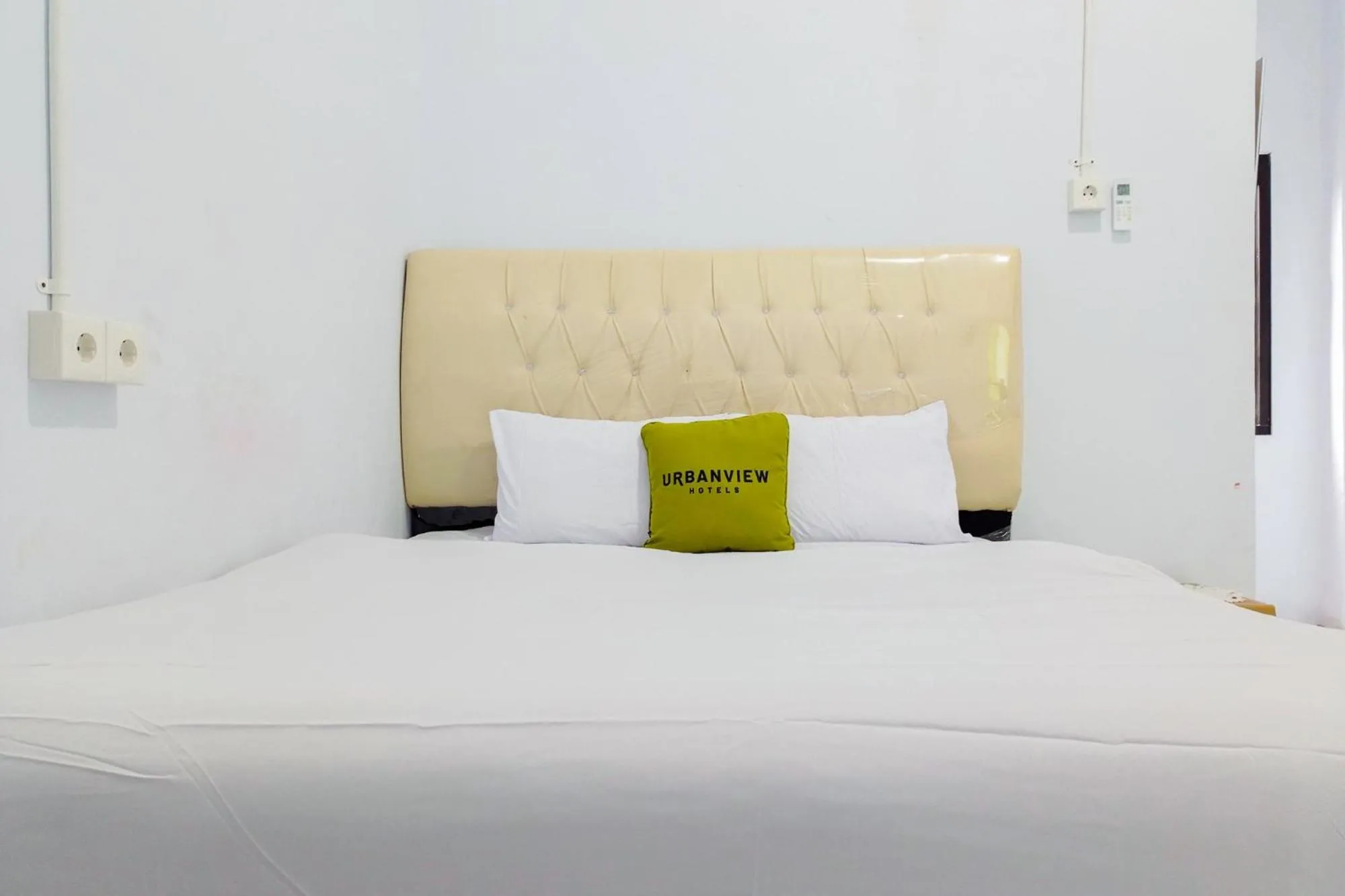 Bedroom, Bed in Urbanview Hotel at Guest House Bukit Sion Bengkulu