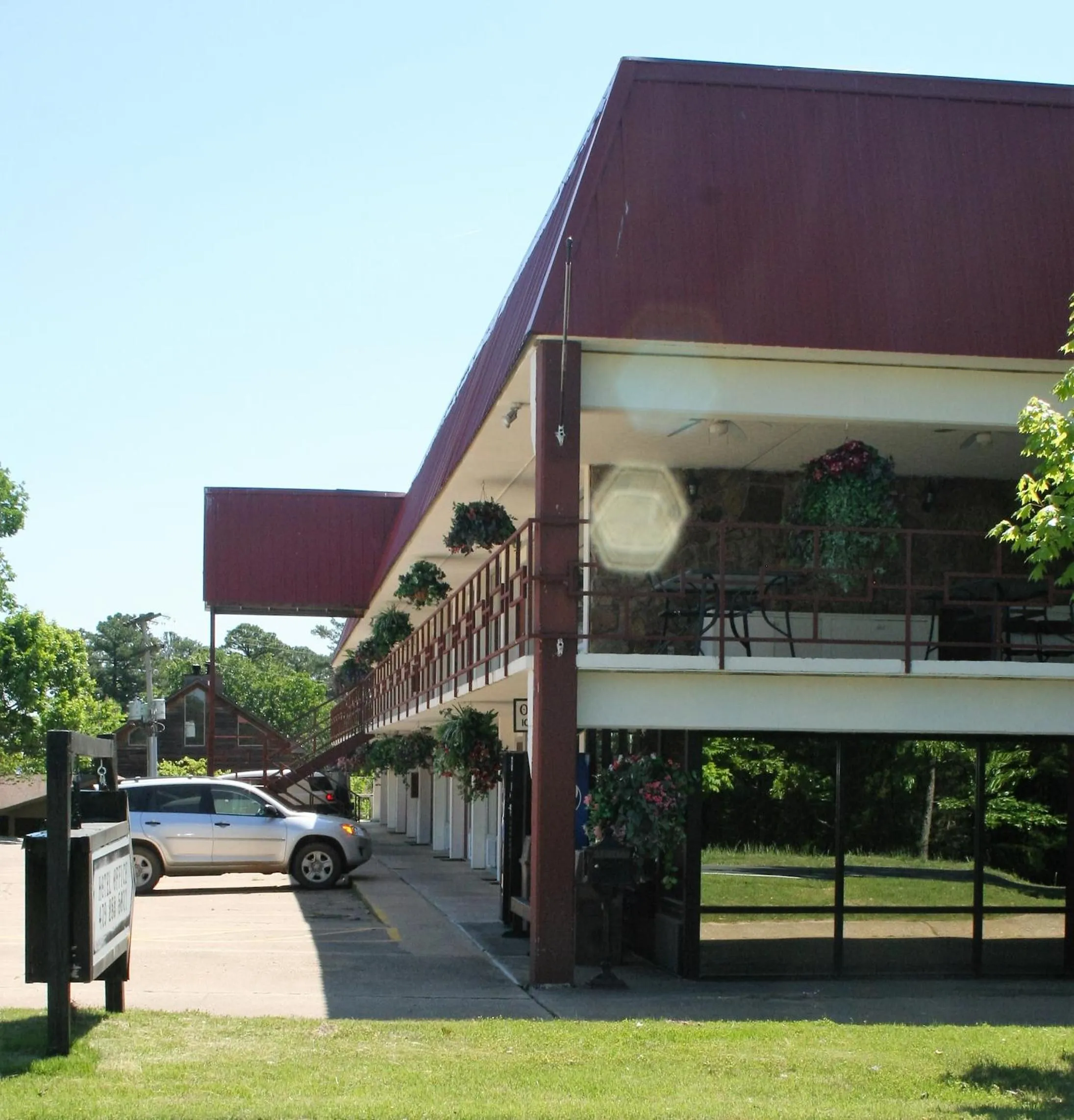 Property building in Passion Play Road Inn - Formerly Statue Road Inn