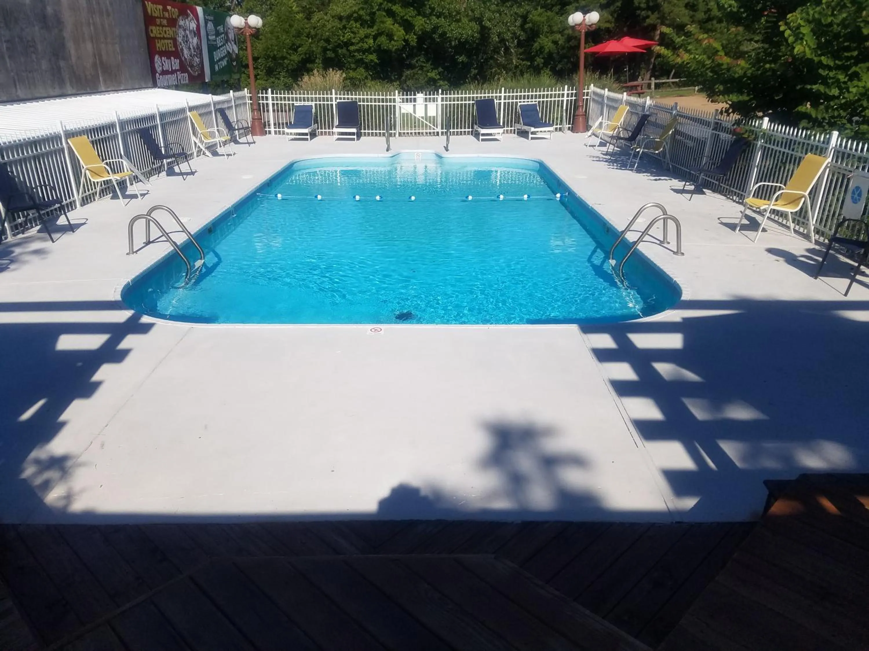 Swimming pool in Passion Play Road Inn - Formerly Statue Road Inn