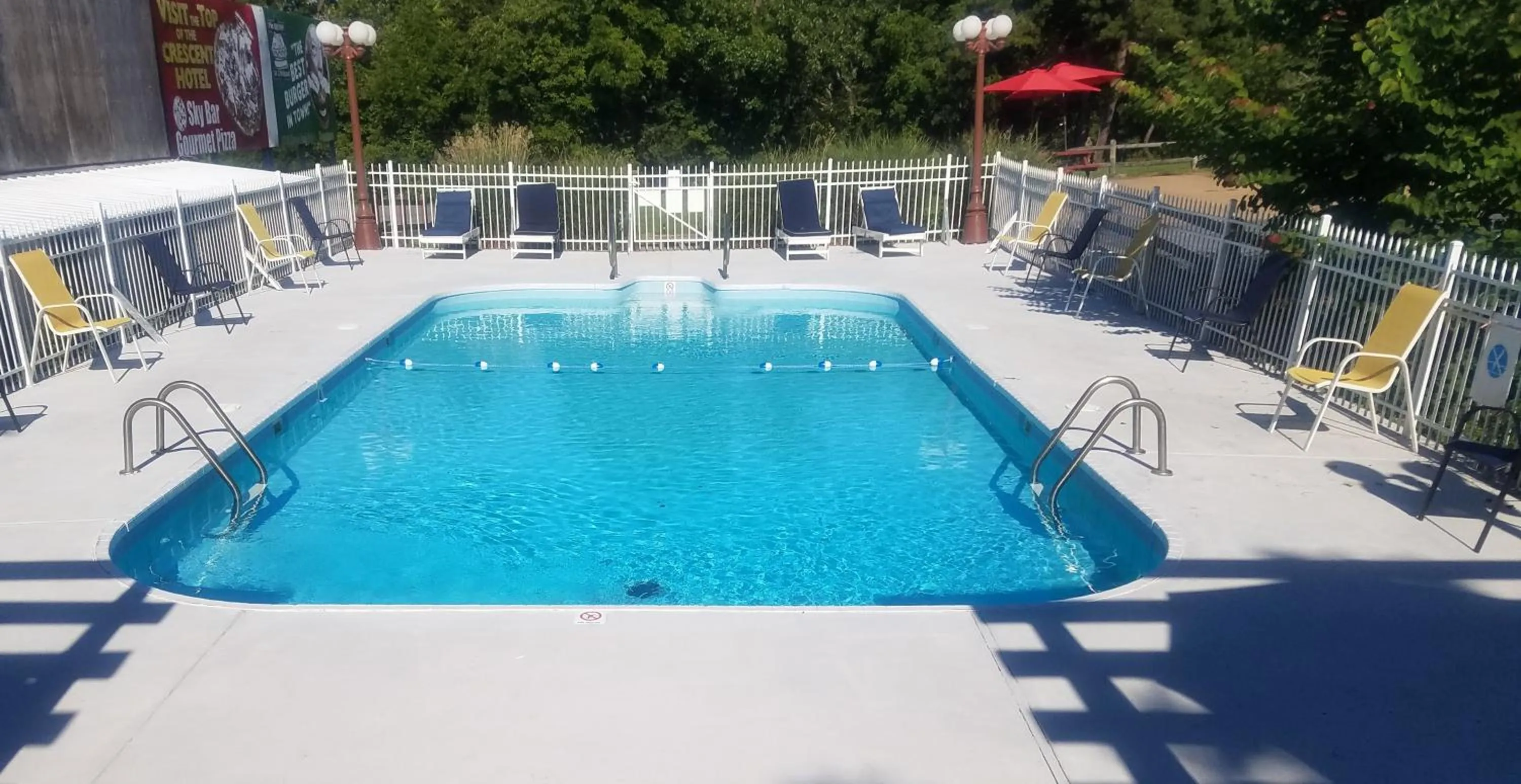 Swimming pool in Passion Play Road Inn - Formerly Statue Road Inn
