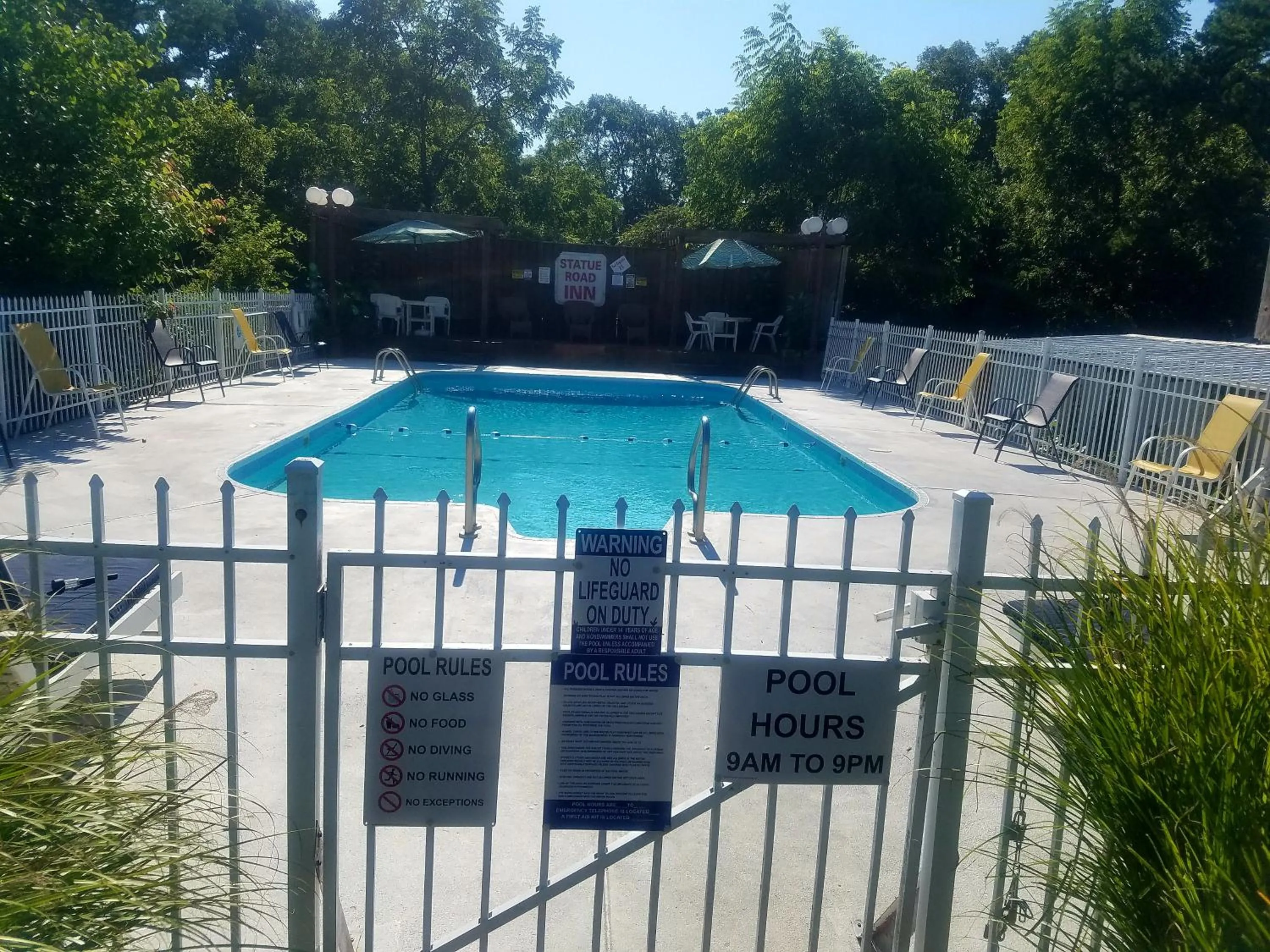 Swimming pool in Passion Play Road Inn - Formerly Statue Road Inn