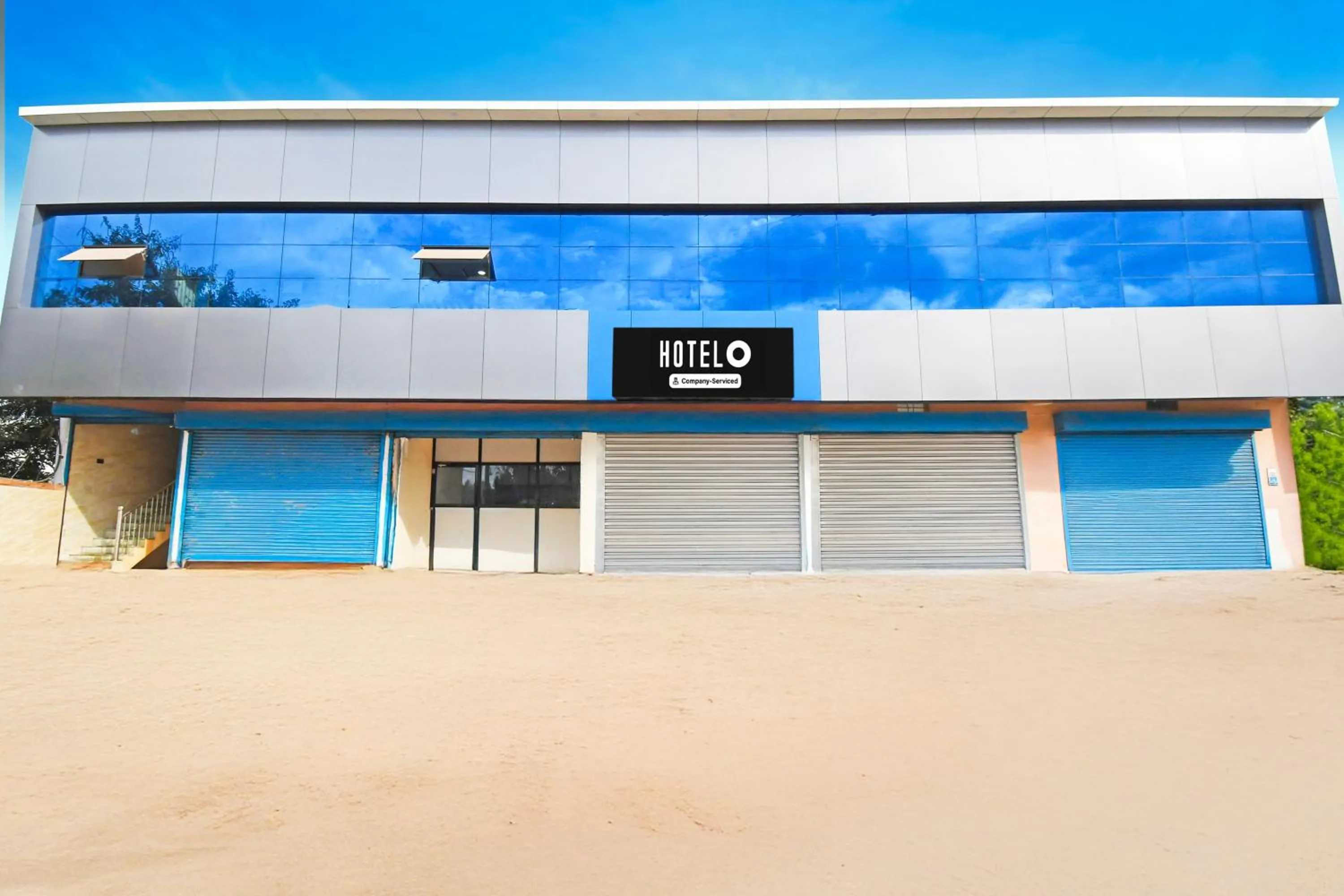 Facade/entrance in Super Hotel O Mana Camp Near Airport