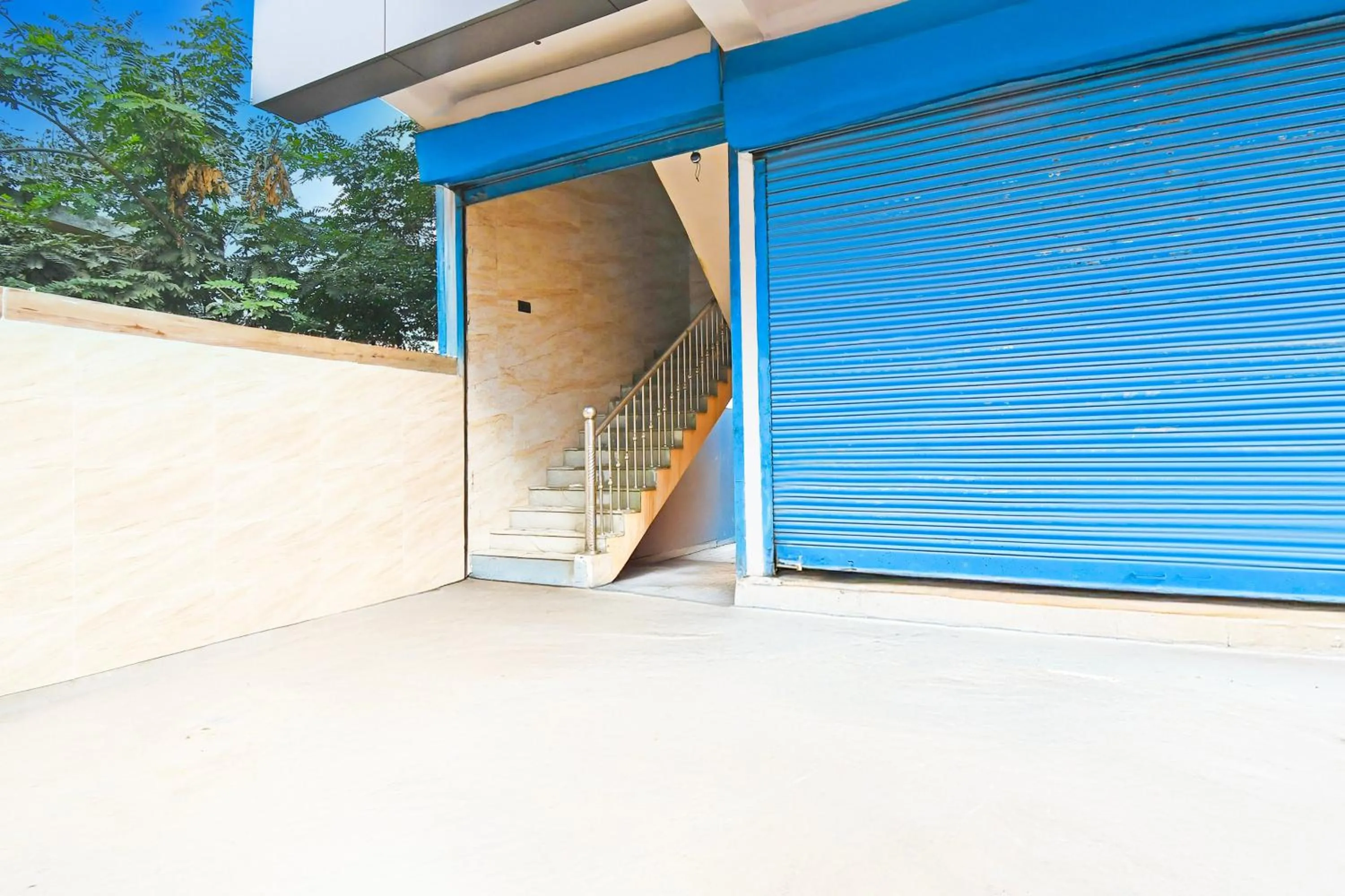 Facade/entrance in Super Hotel O Mana Camp Near Airport