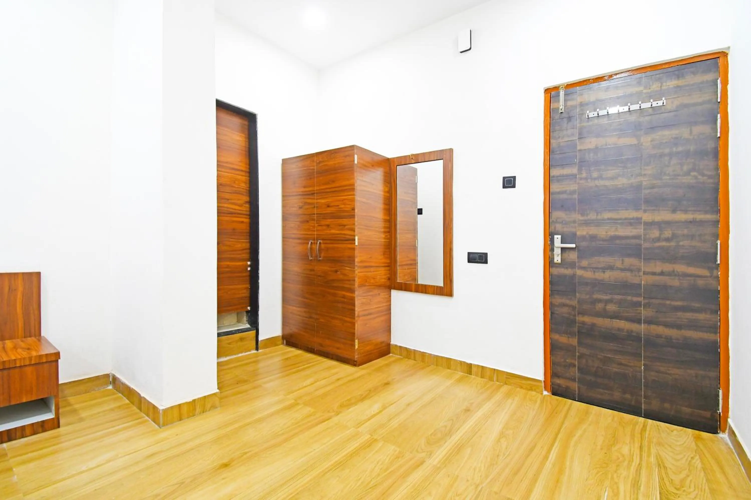 Bedroom in Super Hotel O Mana Camp Near Airport