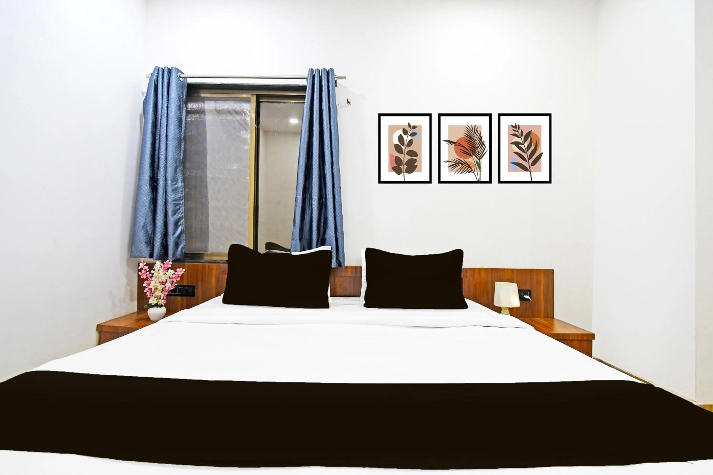 Bedroom, Bed in Super Hotel O Mana Camp Near Airport