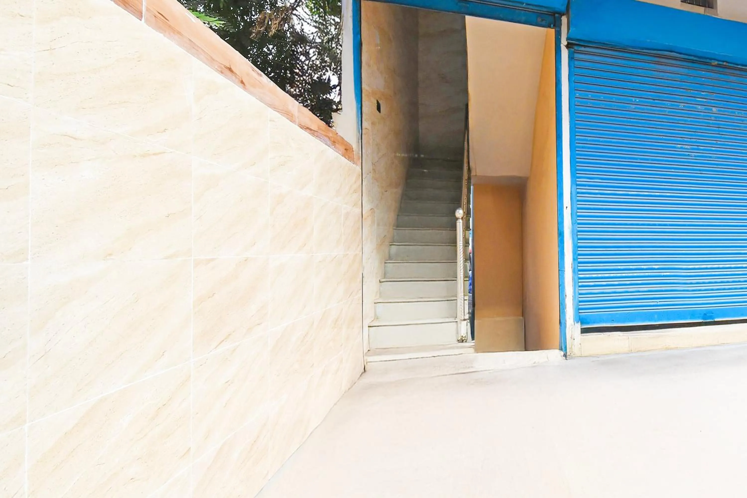 Facade/entrance in Super Hotel O Mana Camp Near Airport