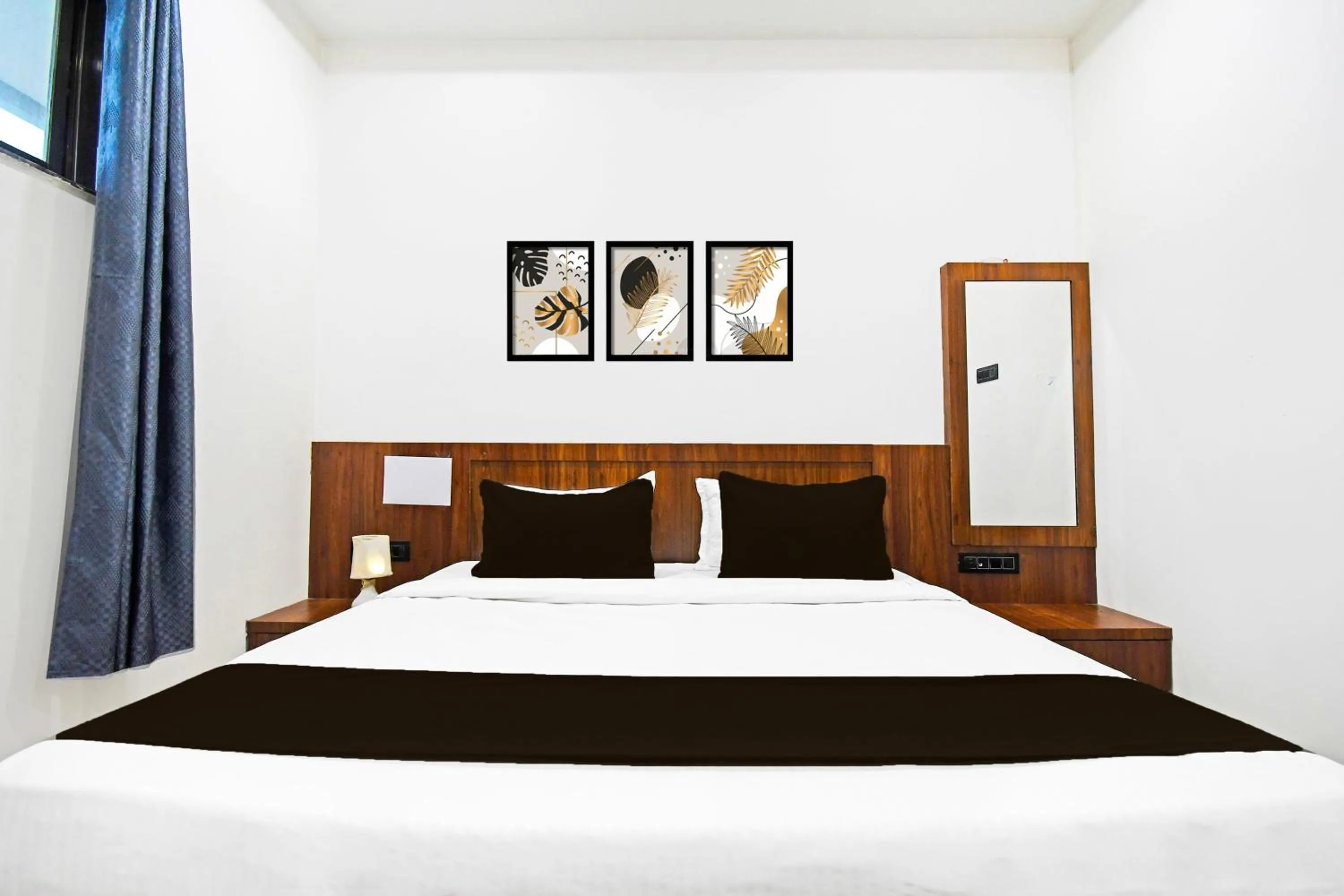 Bedroom, Bed in Super Hotel O Mana Camp Near Airport