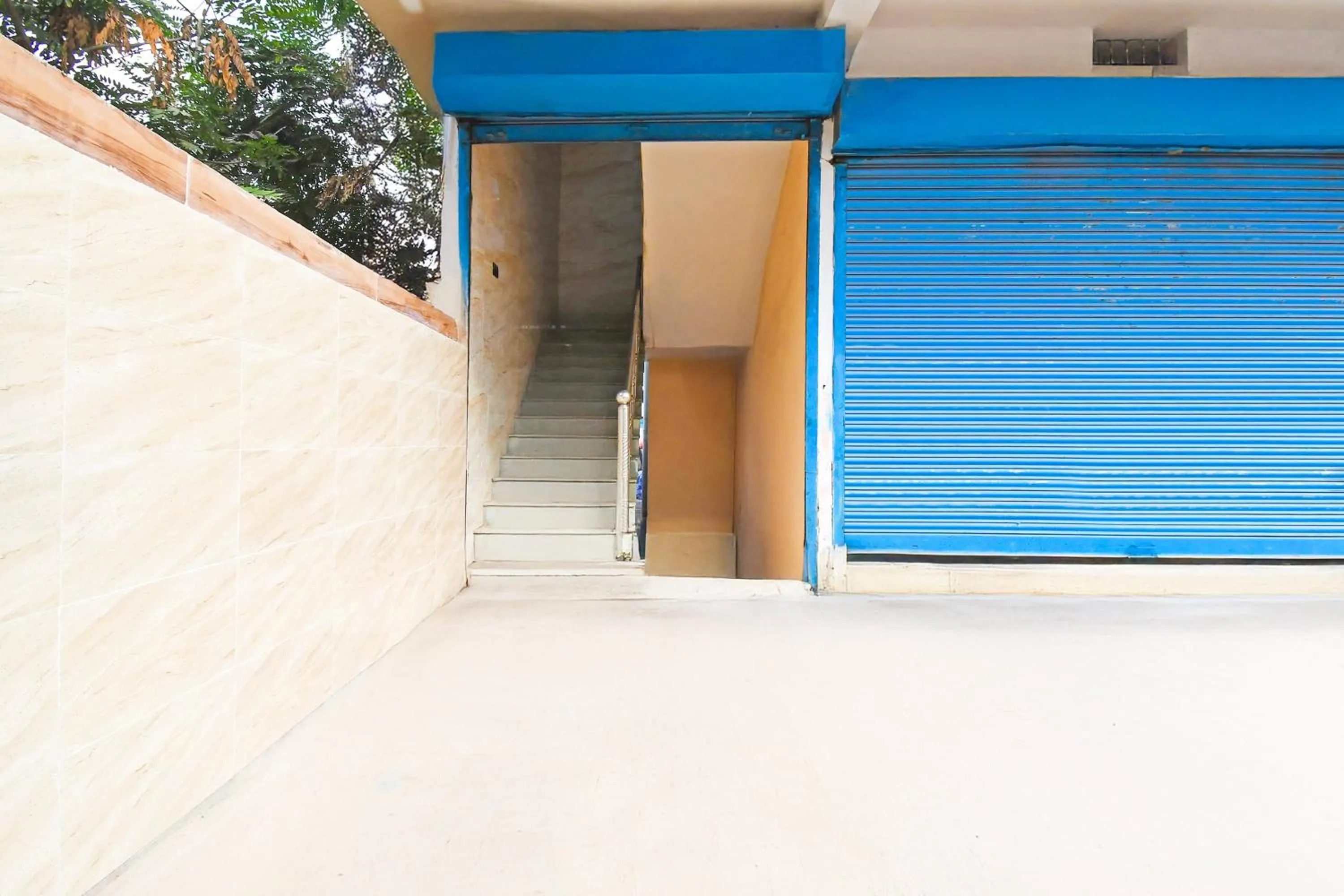 Facade/entrance in Super Hotel O Mana Camp Near Airport