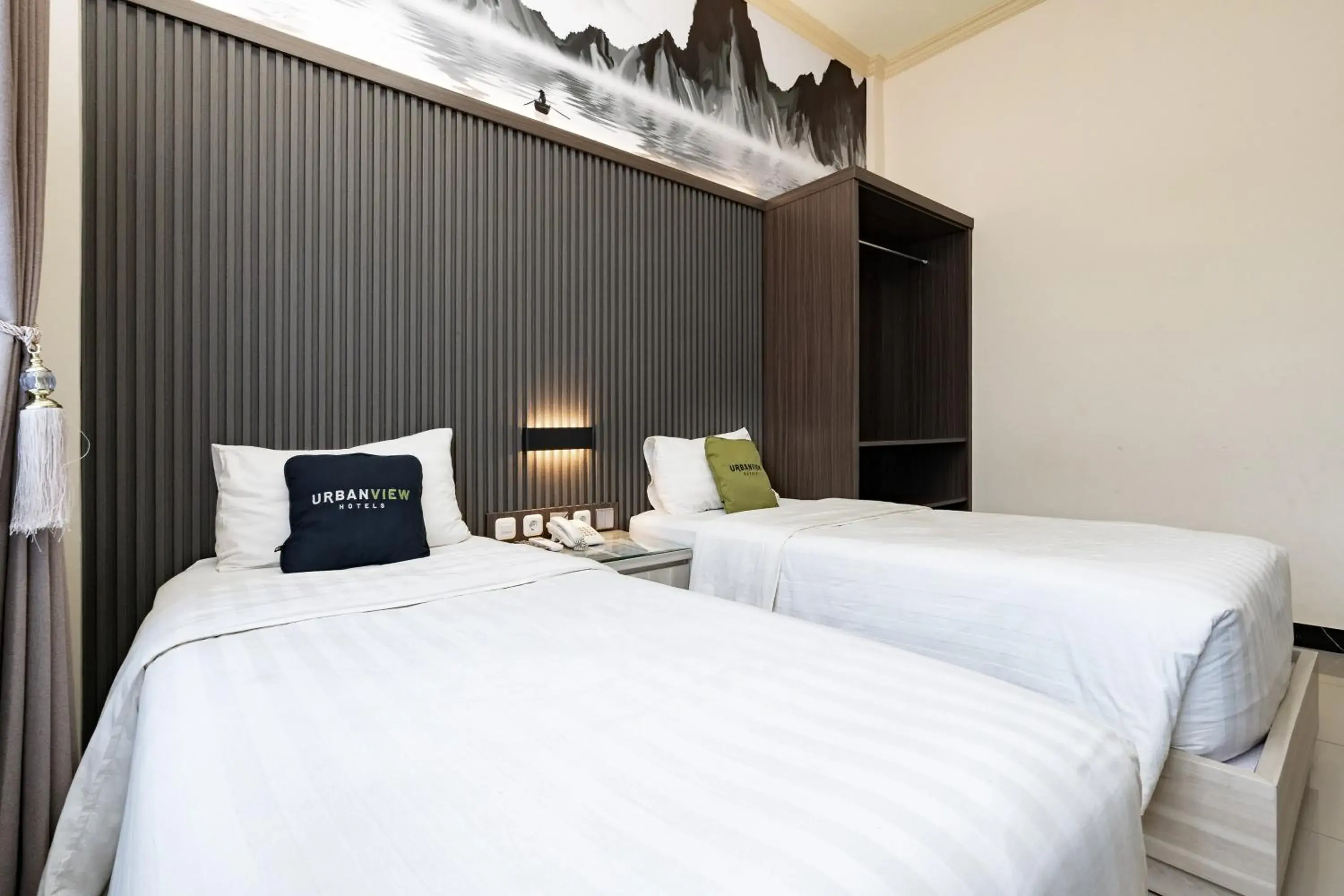 Deluxe Twin Room in Urbanview Hotel Syariah Anelia 2 Samarinda by RedDoorz Deluxe Twin Room in Urbanview Hotel Syariah Anelia 2 Samarinda by RedDoorz
