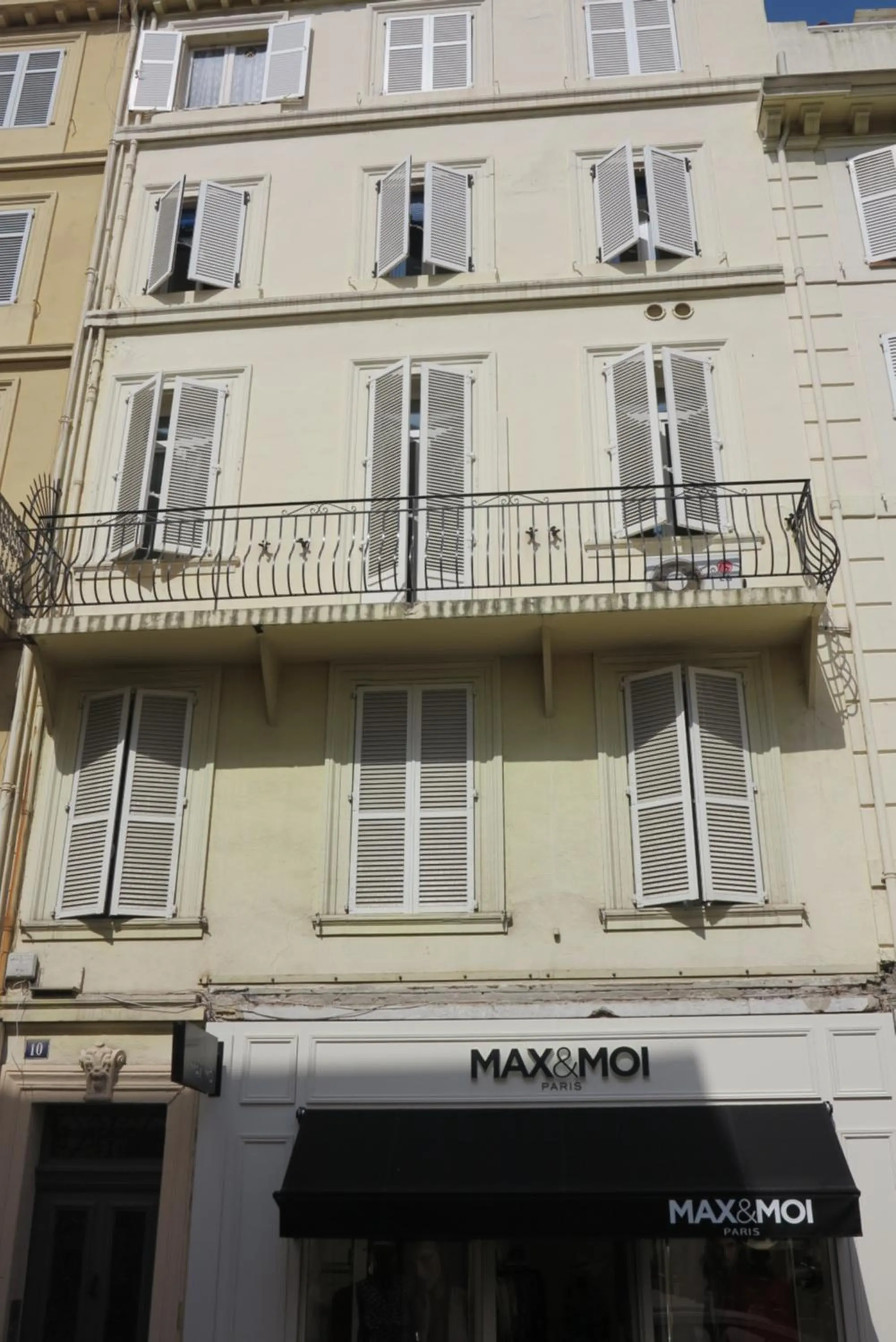 Facade/entrance in Sunny 1 Bedroom Rue Commandant André