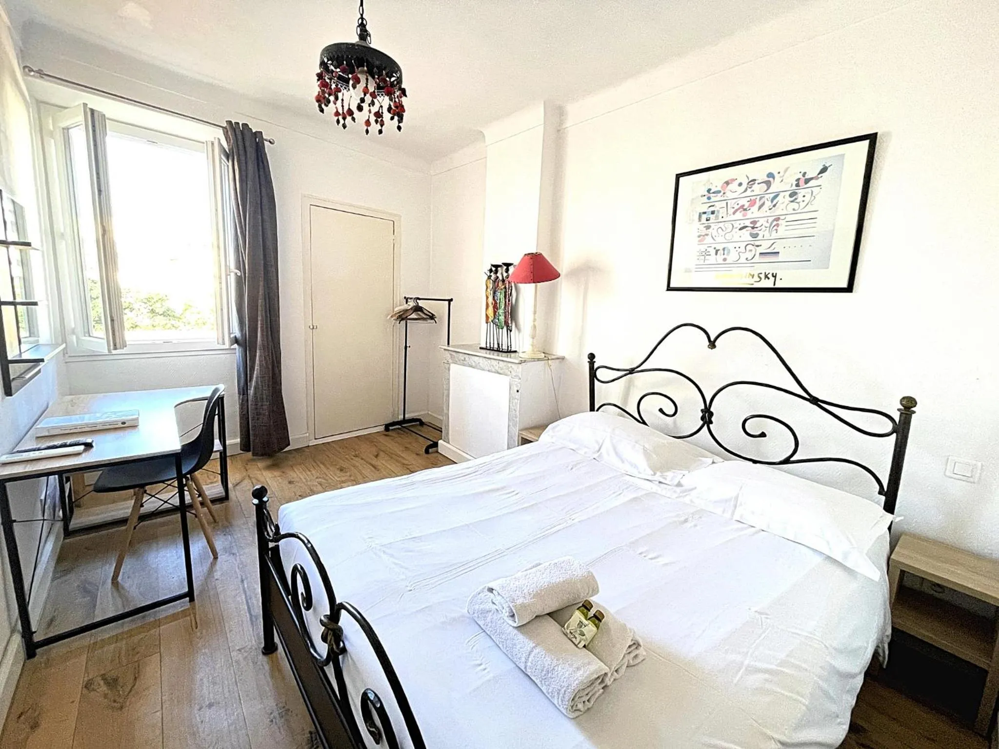 One-Bedroom Apartment (3 Adults) in Sunny 1 Bedroom Rue Commandant André