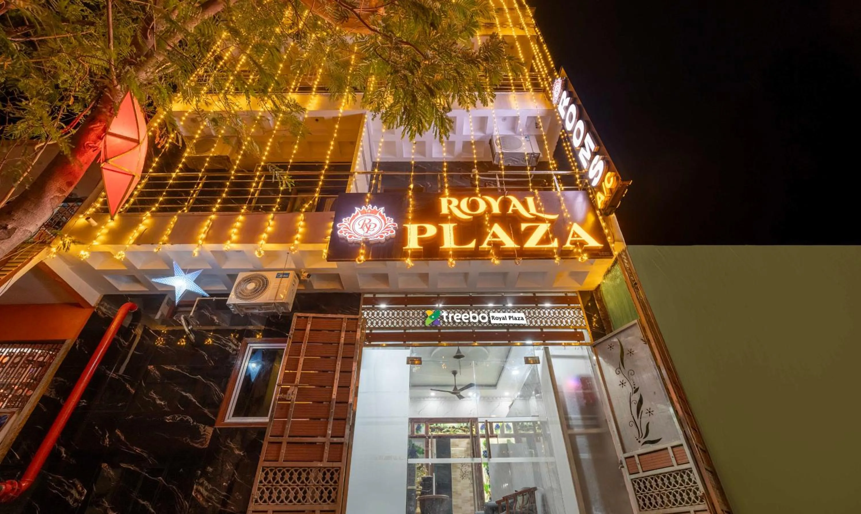 Property building in Treebo Royal Plaza, 700 Mts From Promenade Beach