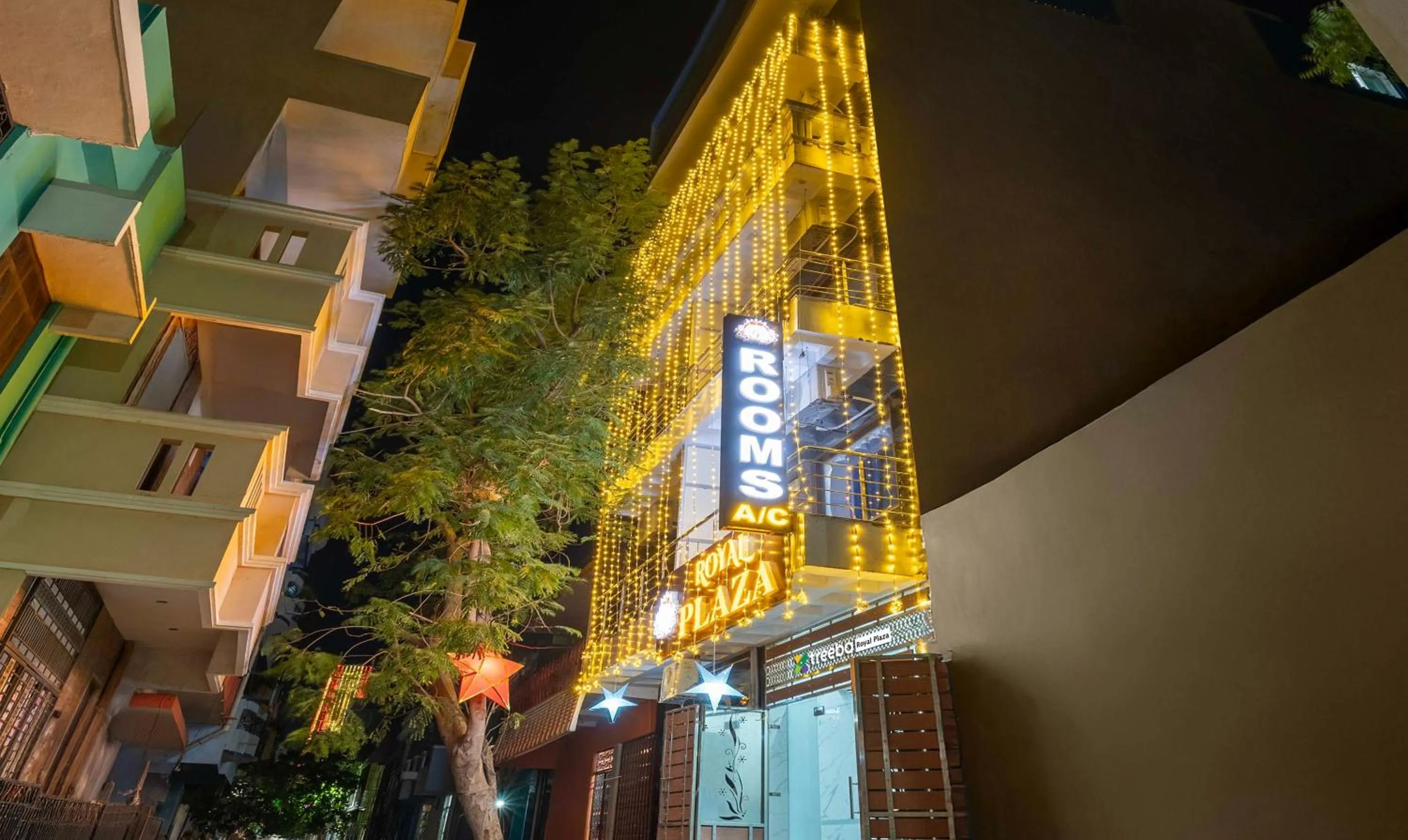 Property building in Treebo Royal Plaza, 700 Mts From Promenade Beach