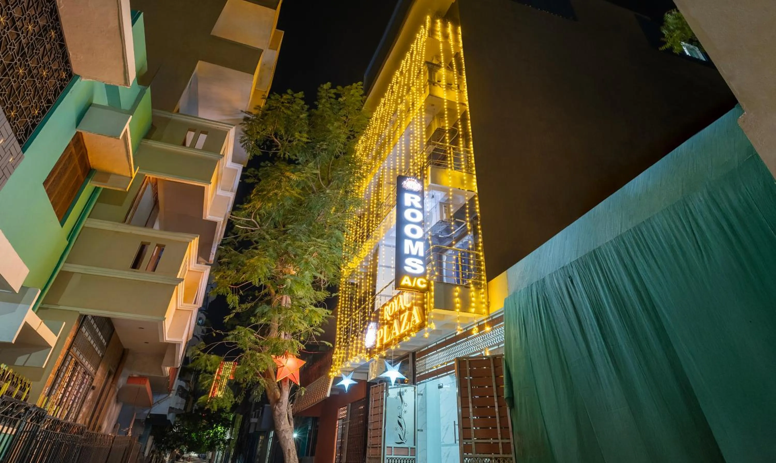 Property building in Treebo Royal Plaza, 700 Mts From Promenade Beach