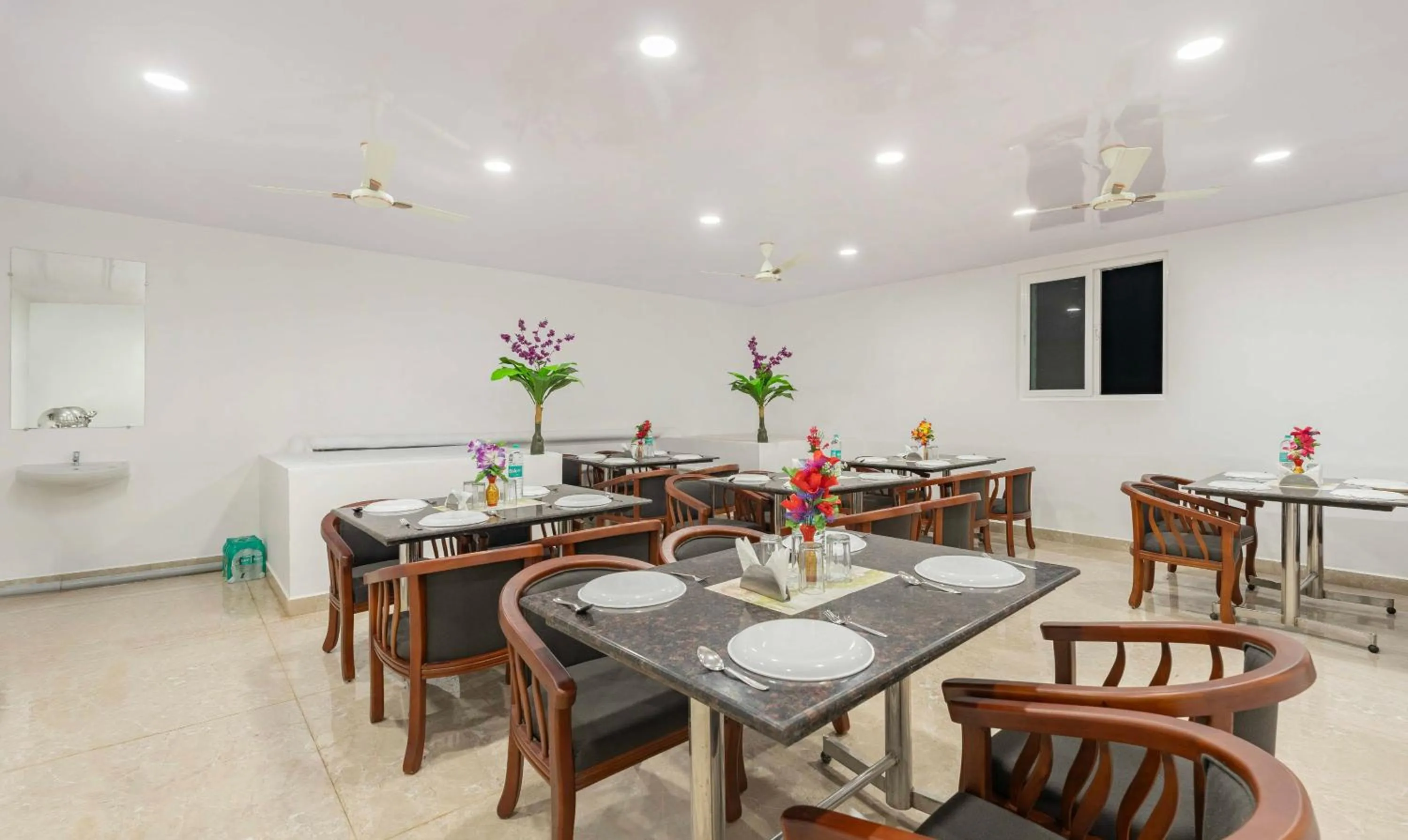 Dining area in Treebo Royal Plaza, 700 Mts From Promenade Beach