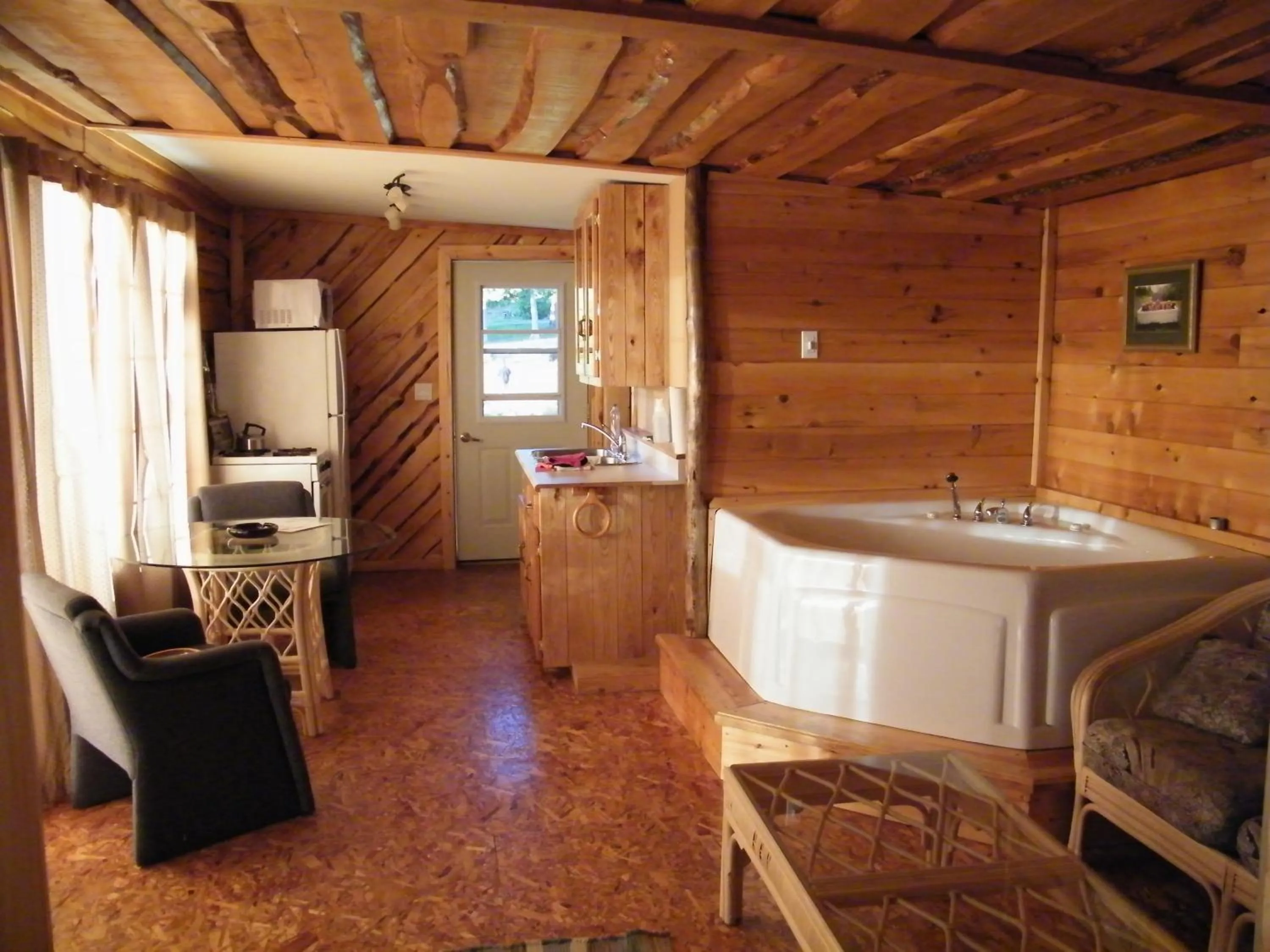 Photo of the whole room in Mowat Landing Cottages